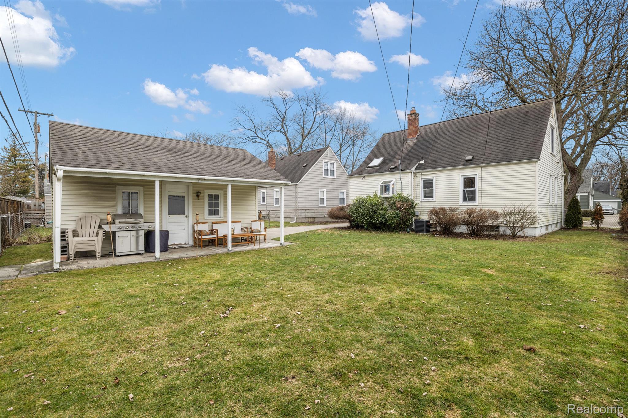 1909 BROCKTON Avenue