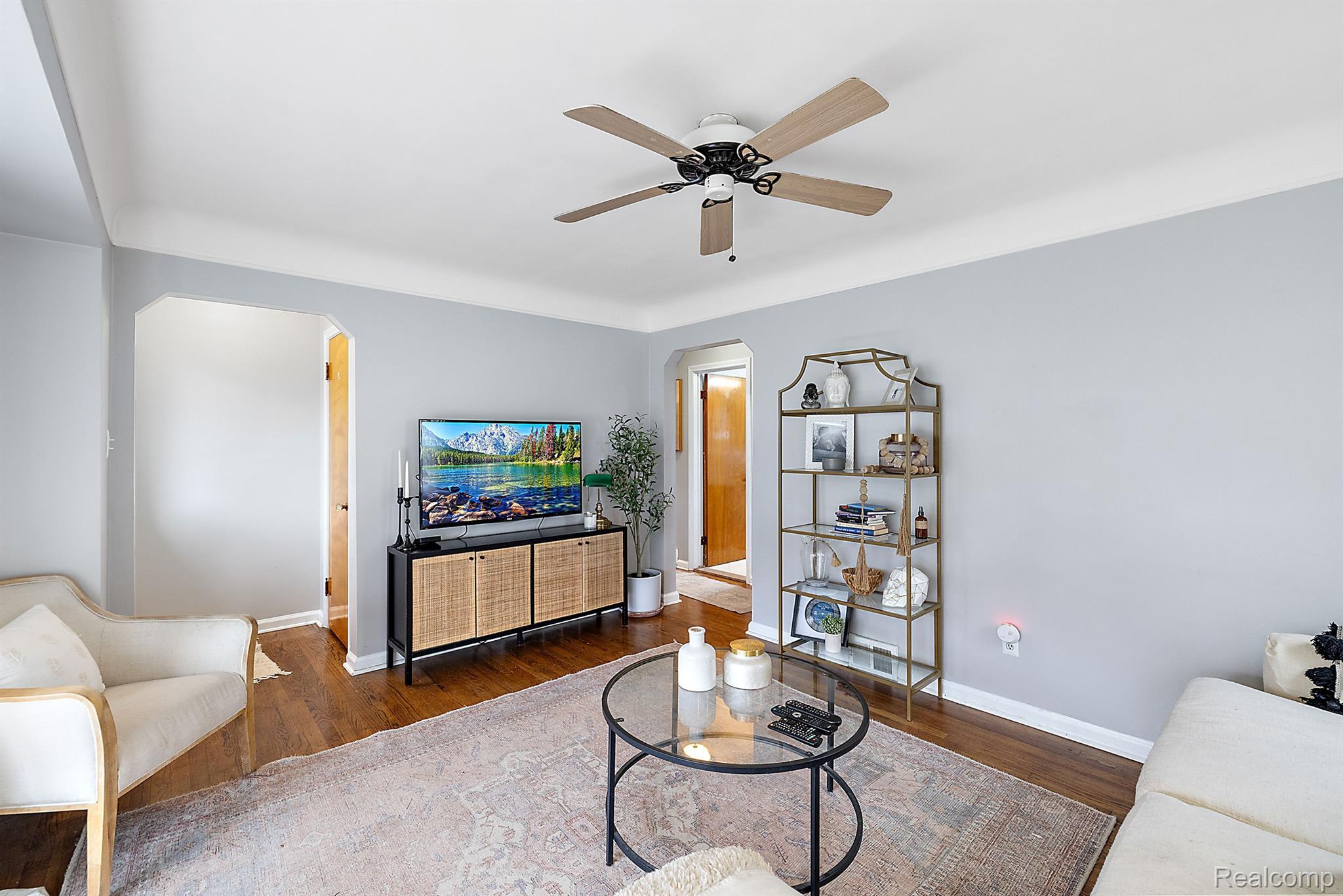 1909 BROCKTON Avenue