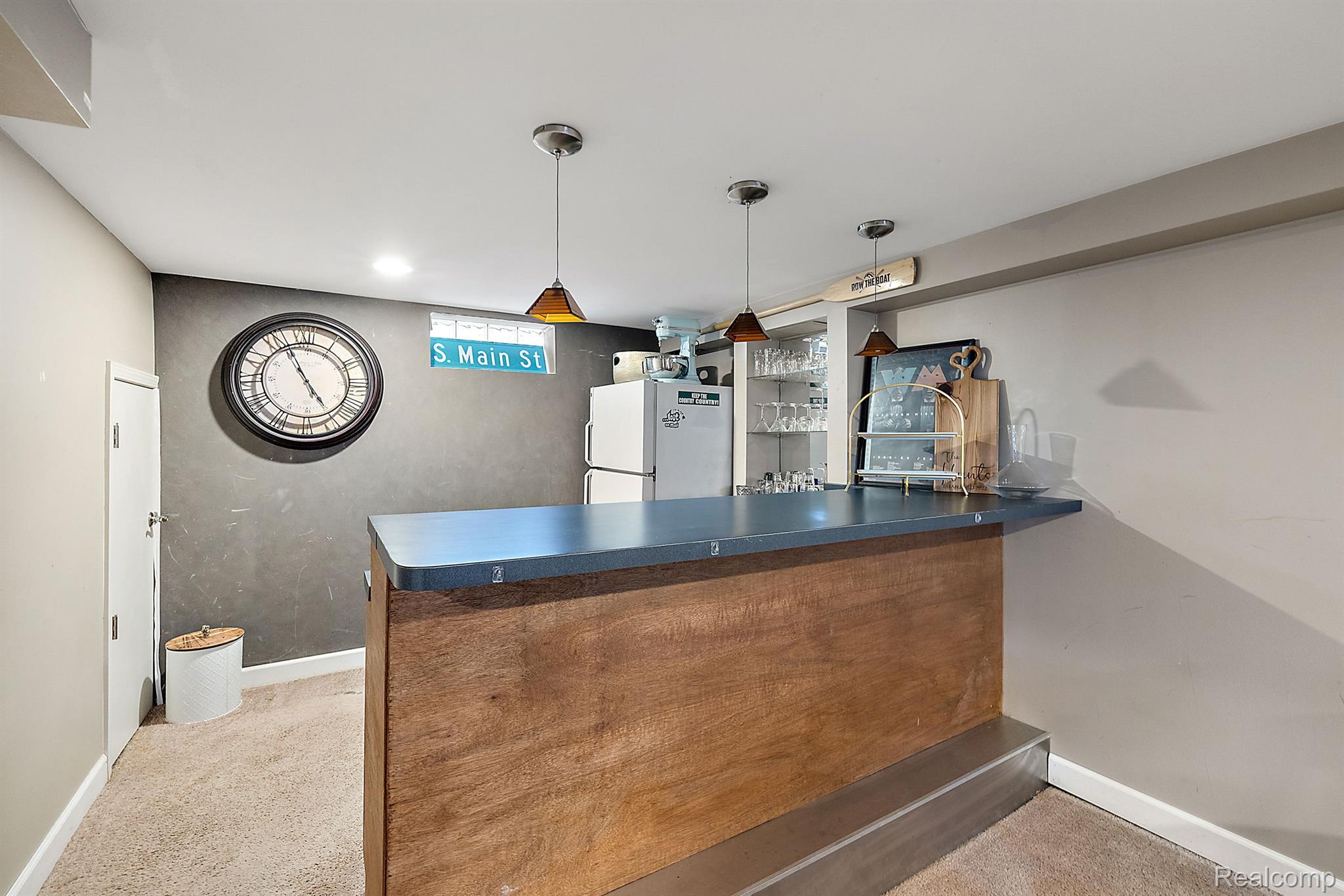 1909 BROCKTON Avenue