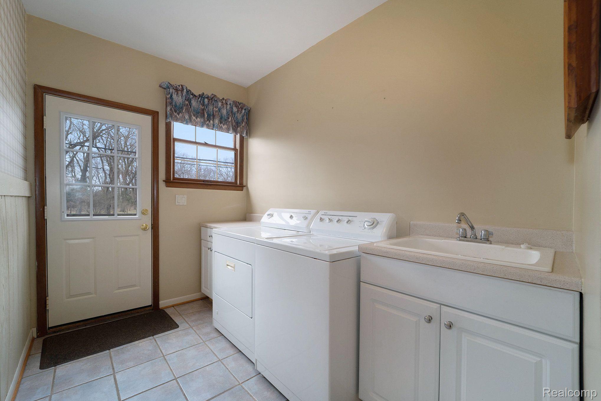 4275 E NEWLAND Drive