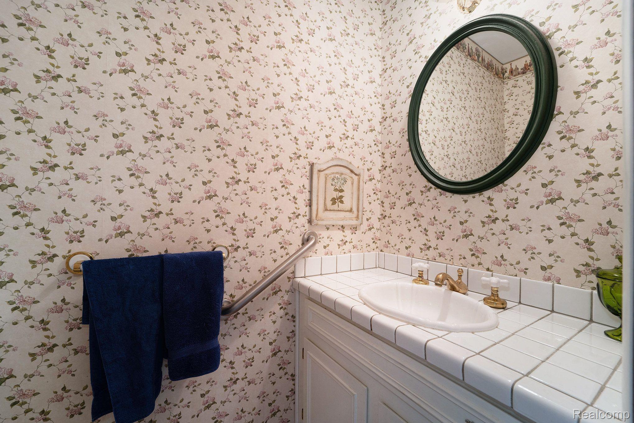 4275 E NEWLAND Drive