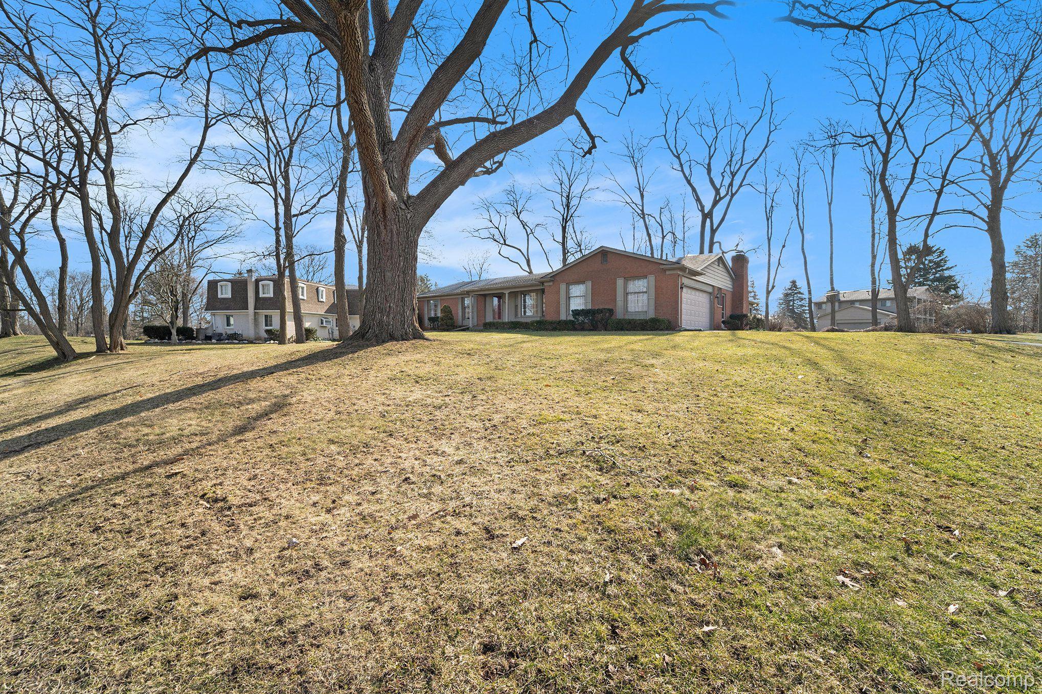 4275 E NEWLAND Drive