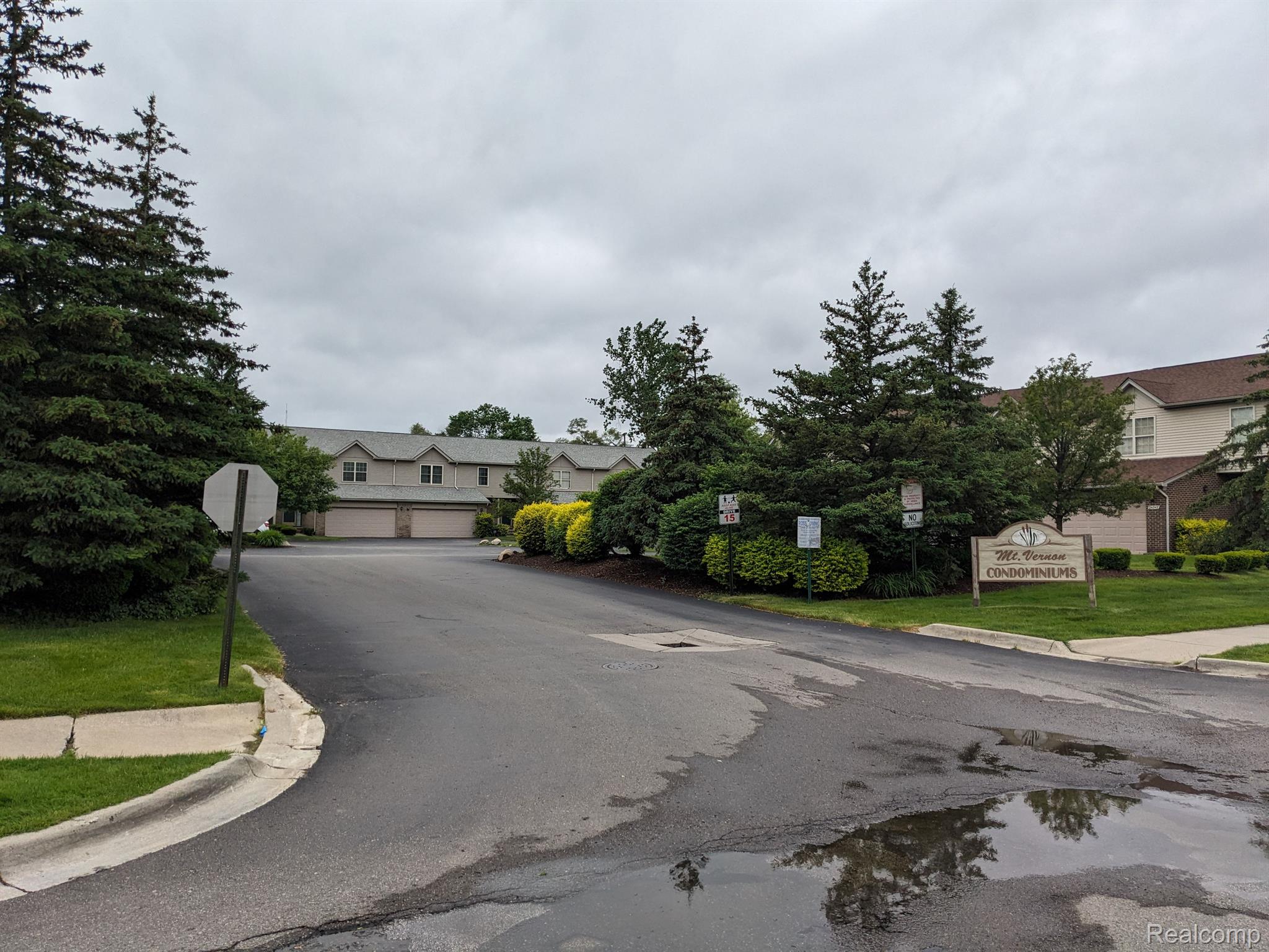 24121 LATHRUP Boulevard