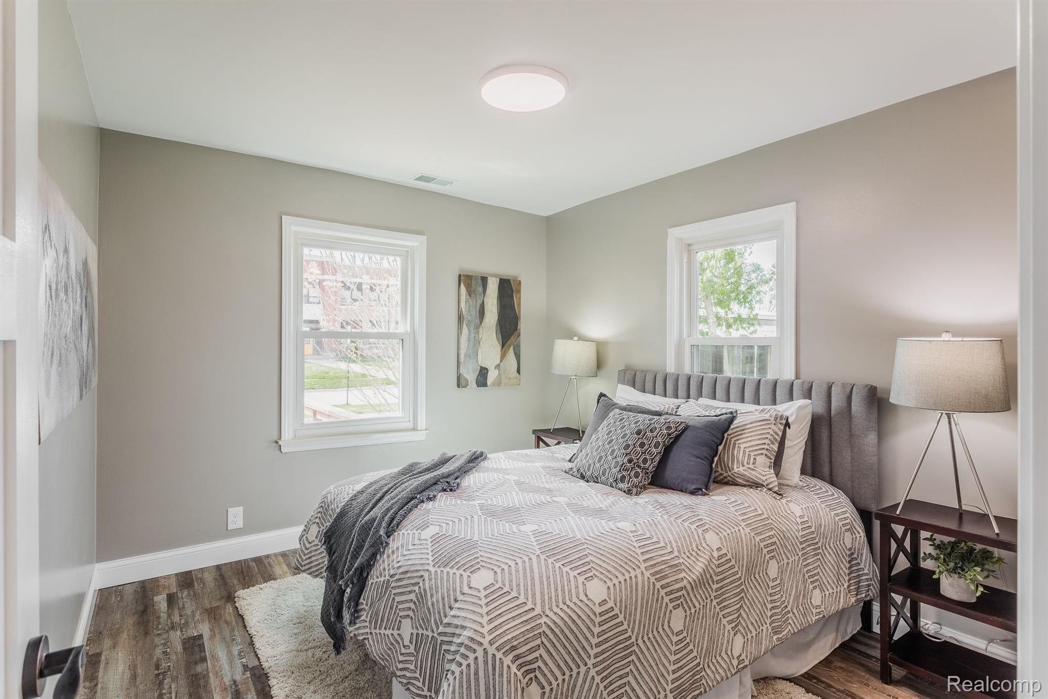 27328 HAMPDEN Street