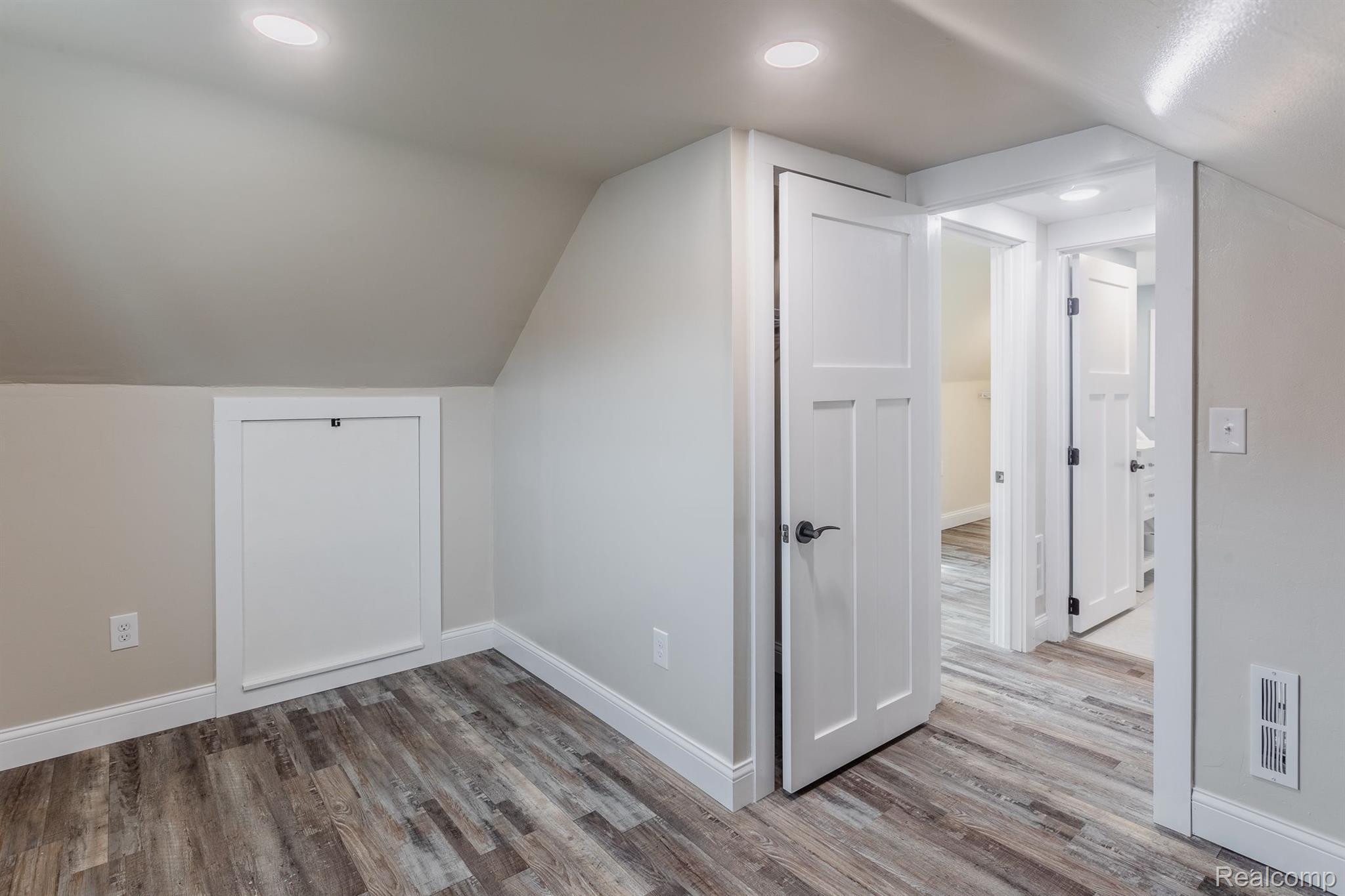 27328 HAMPDEN Street