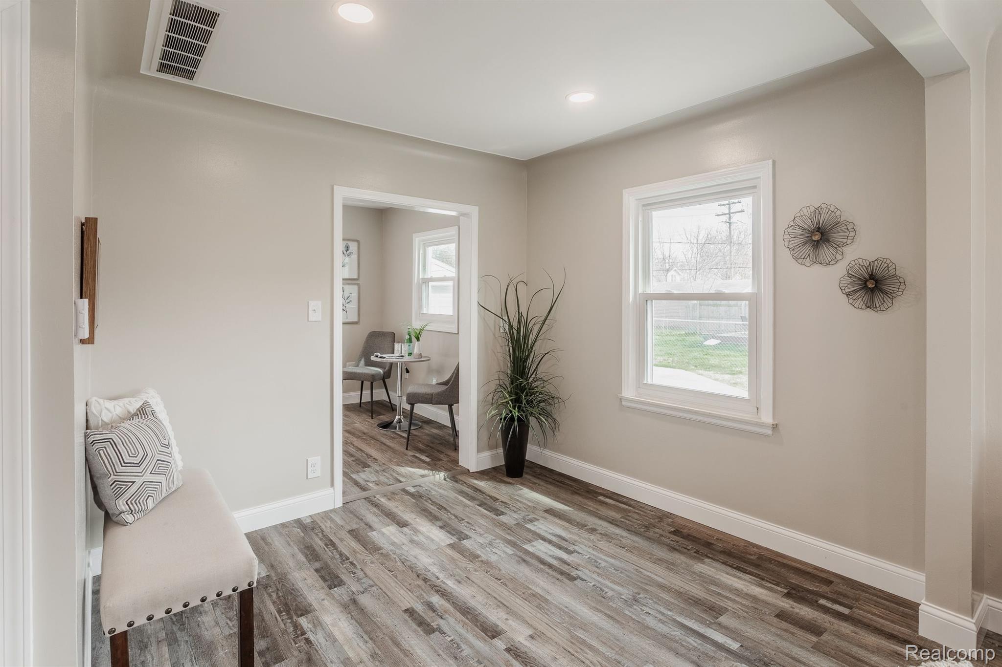 27328 HAMPDEN Street