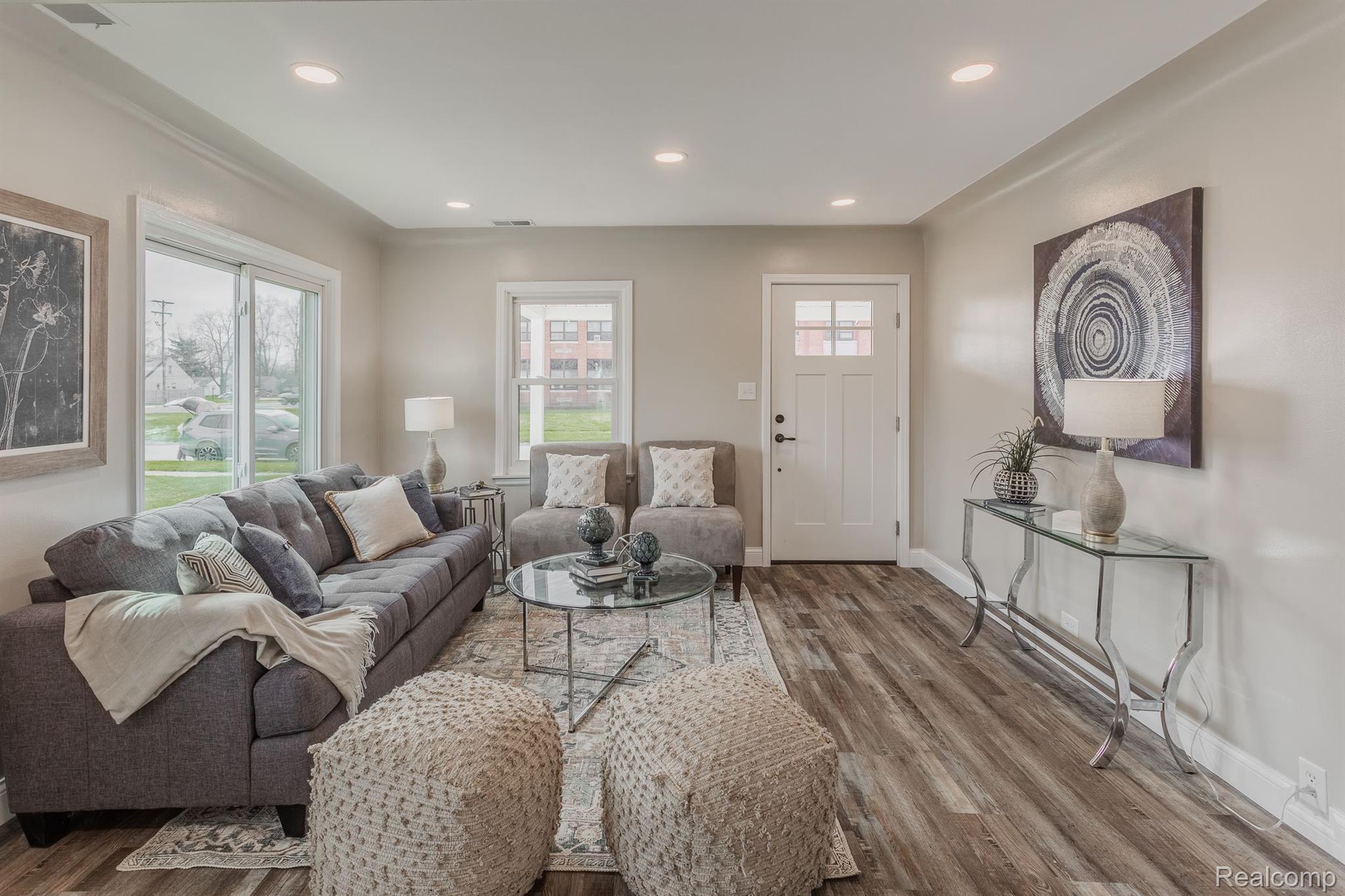 27328 HAMPDEN Street