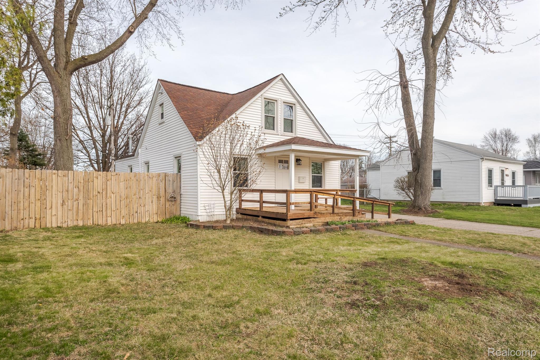 27328 HAMPDEN Street