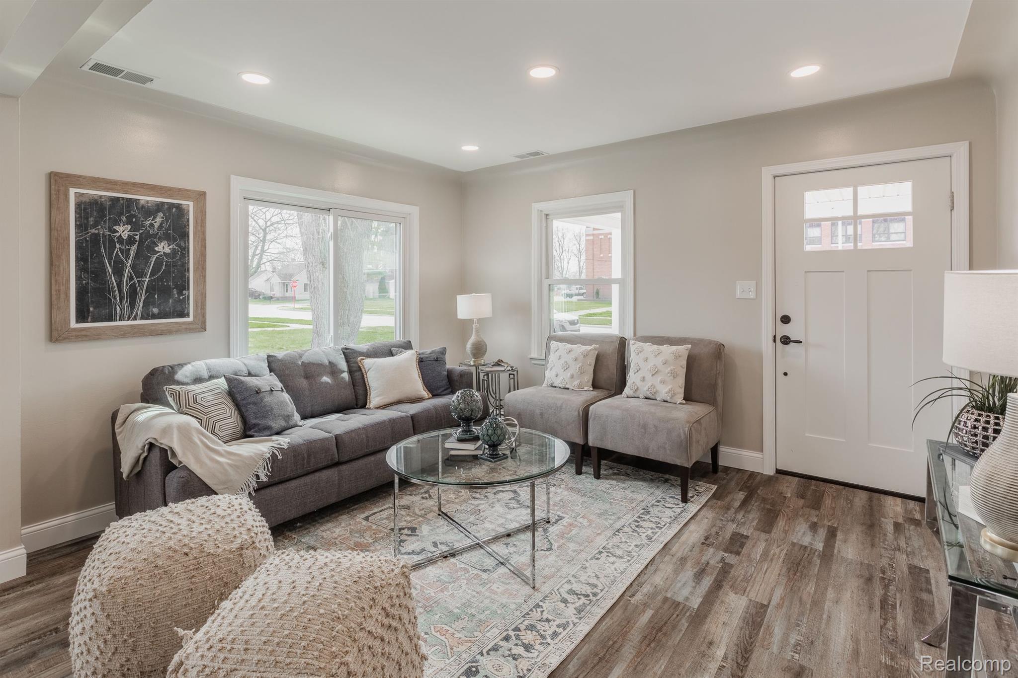 27328 HAMPDEN Street