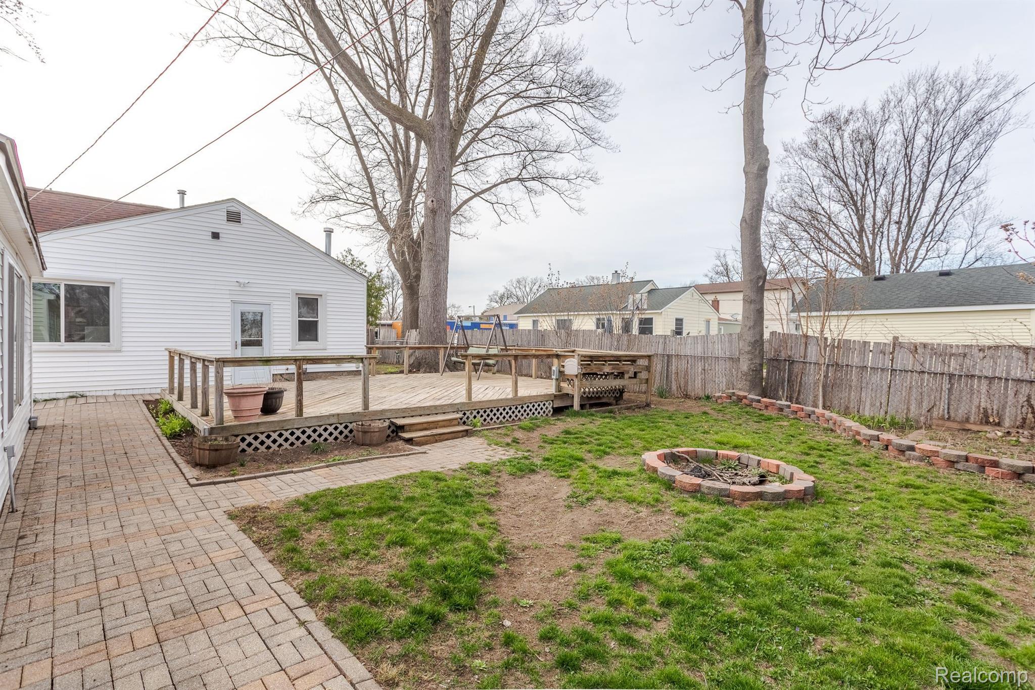 27328 HAMPDEN Street