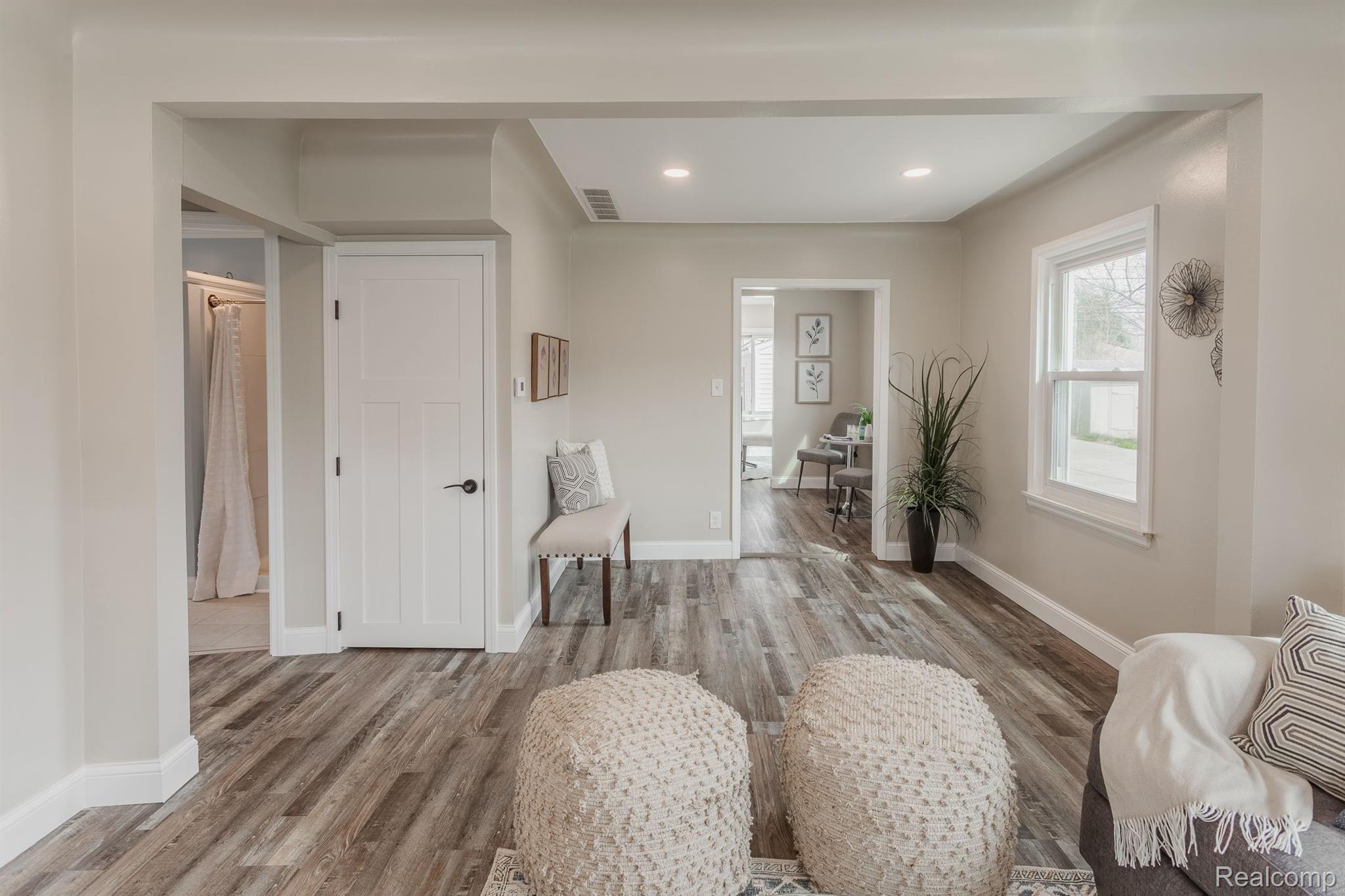 27328 HAMPDEN Street