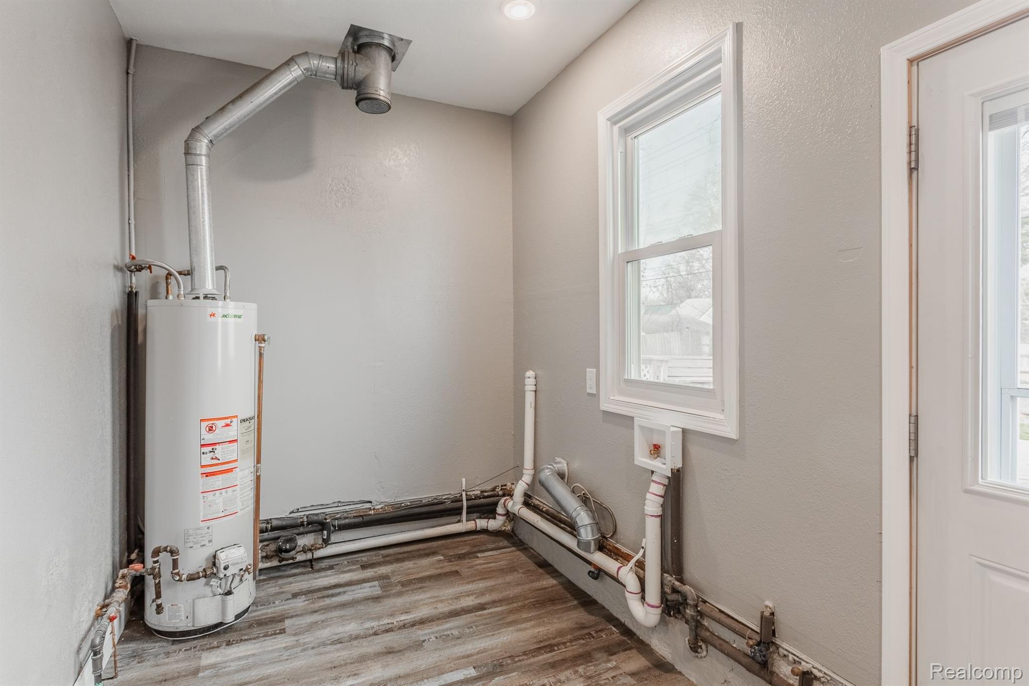 27328 HAMPDEN Street