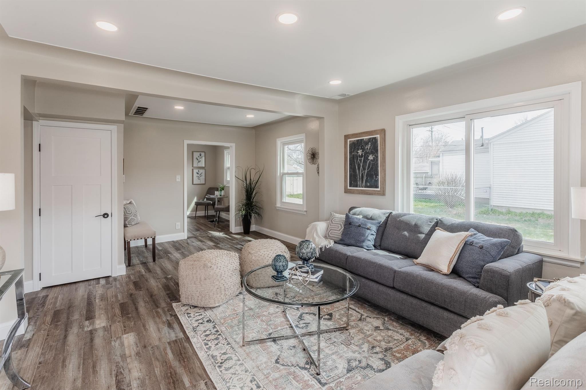 27328 HAMPDEN Street