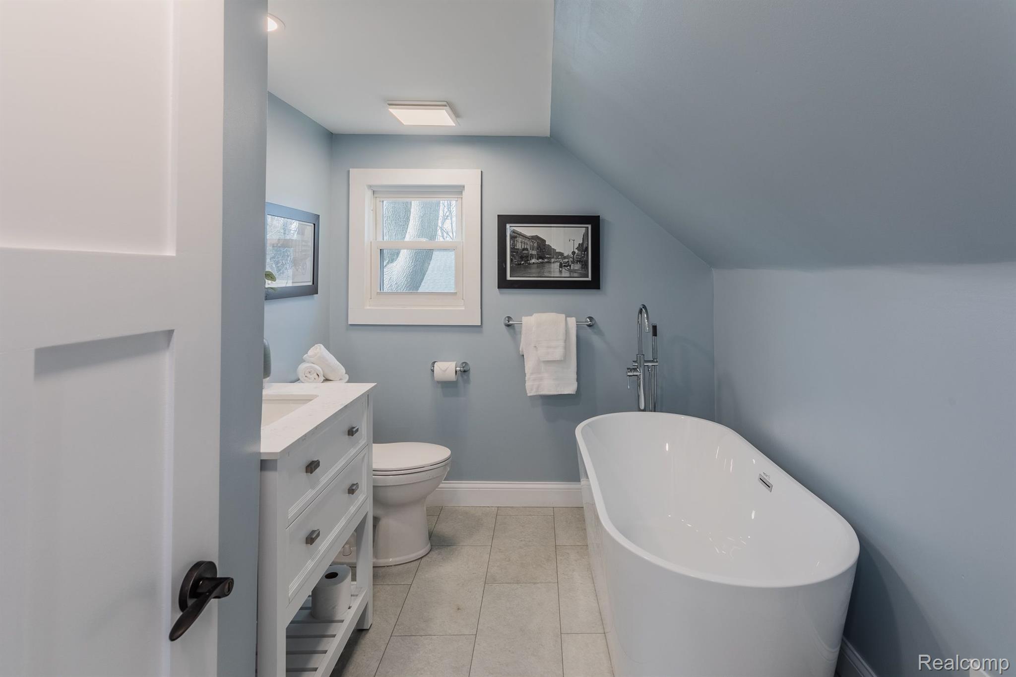 27328 HAMPDEN Street