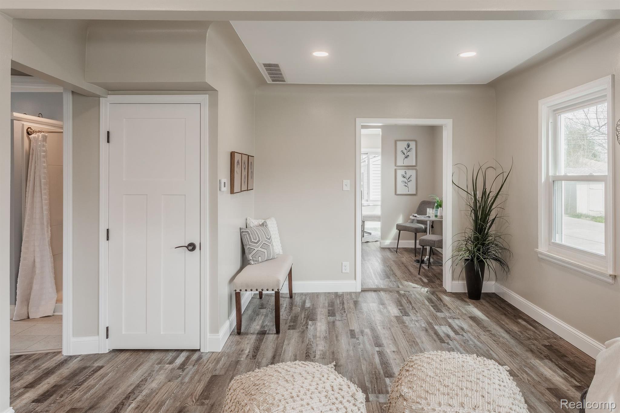 27328 HAMPDEN Street