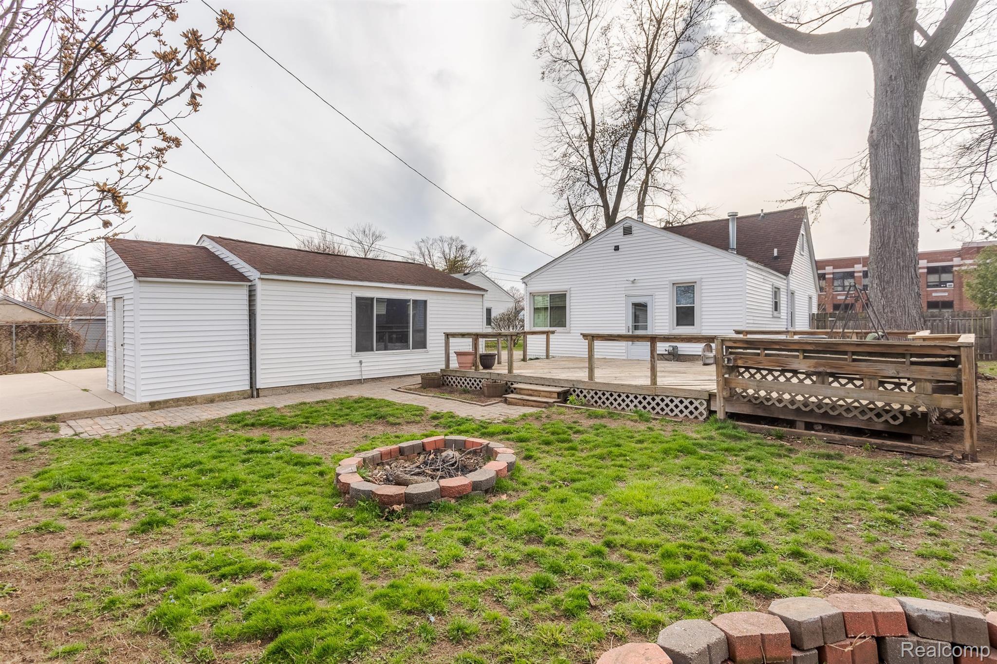 27328 HAMPDEN Street