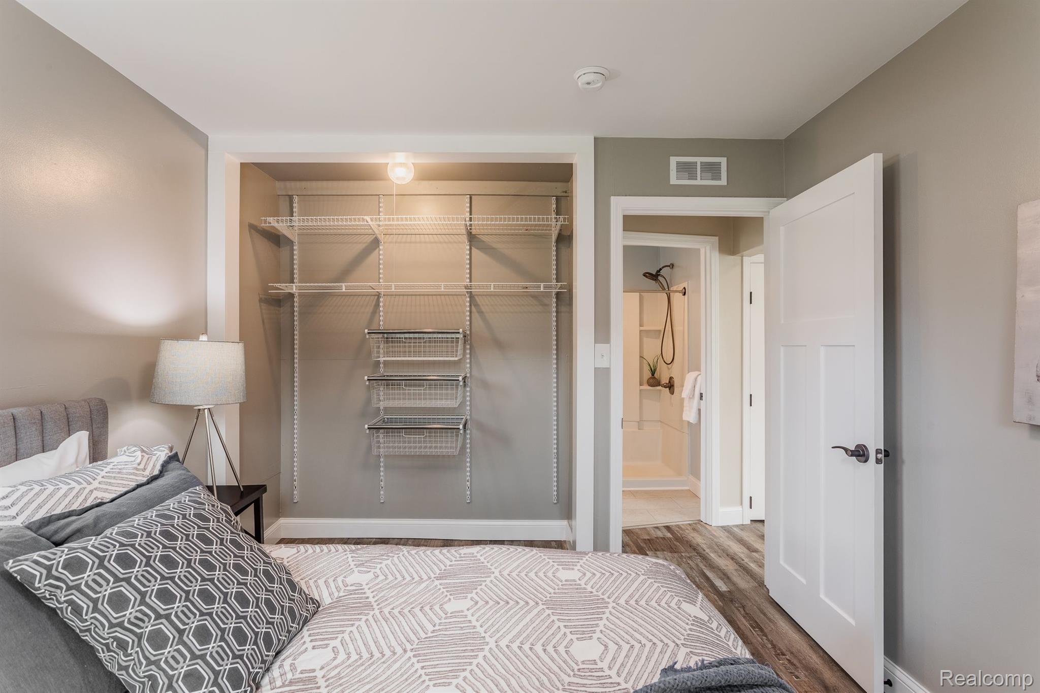 27328 HAMPDEN Street