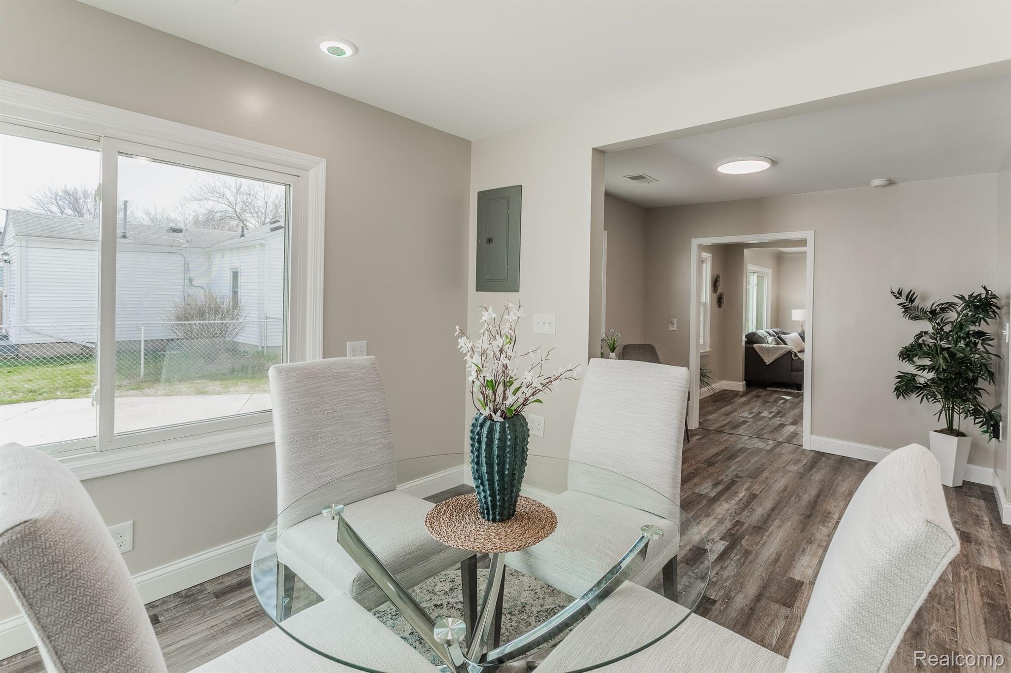 27328 HAMPDEN Street