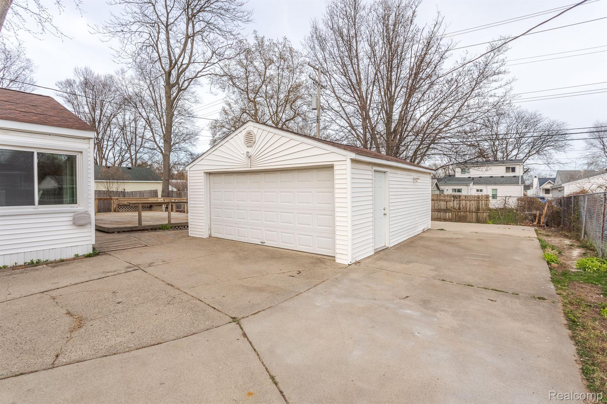 27328 HAMPDEN Street