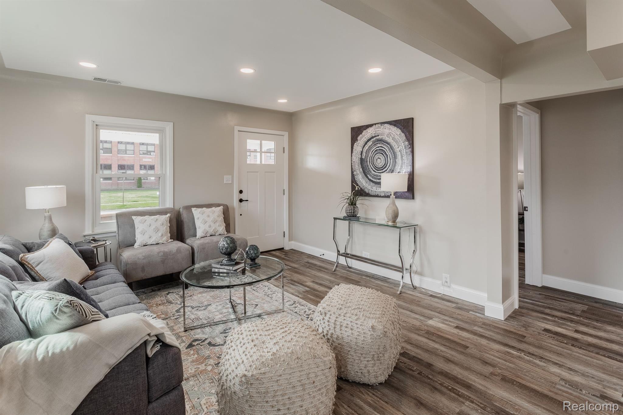 27328 HAMPDEN Street