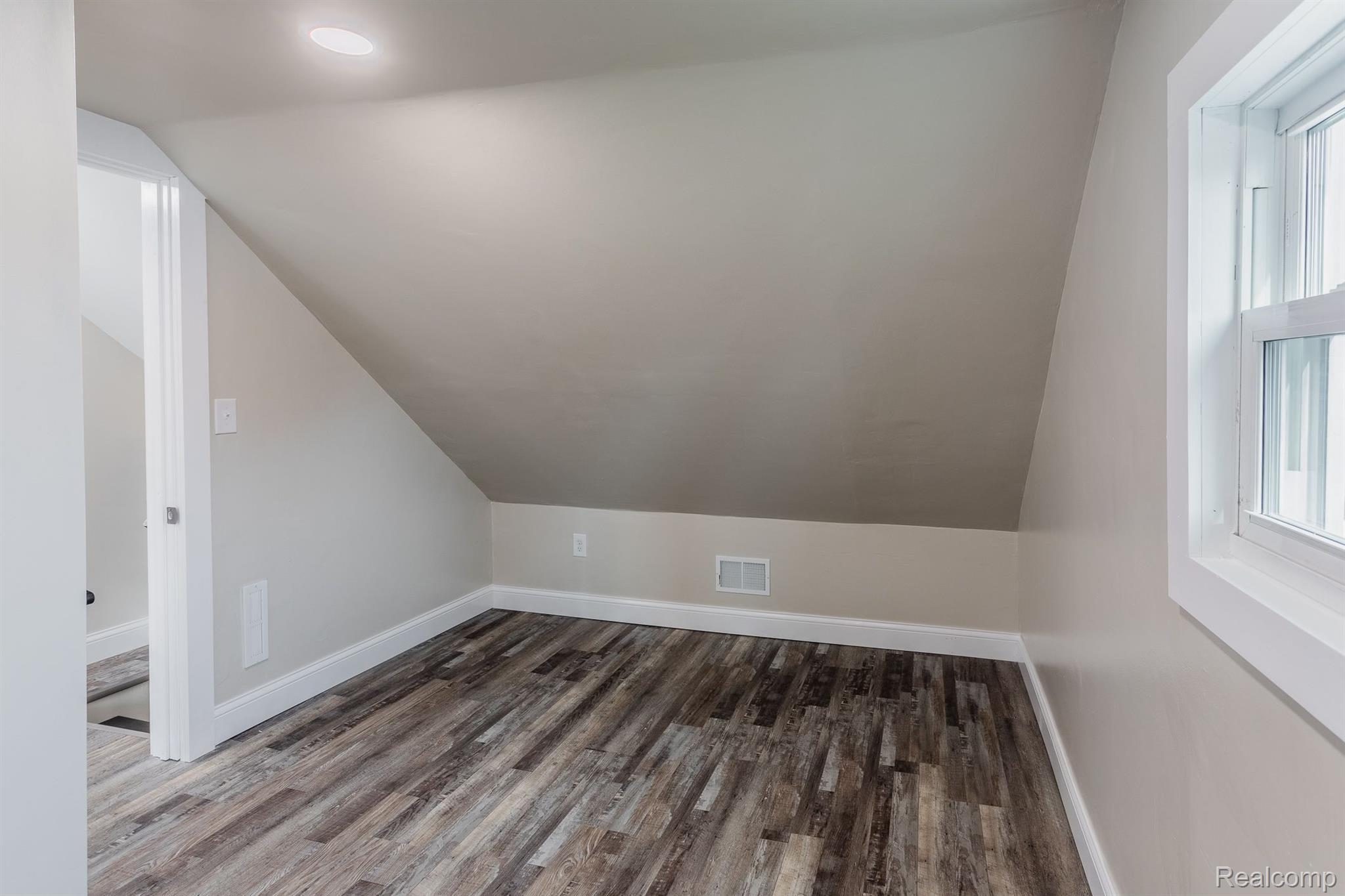 27328 HAMPDEN Street