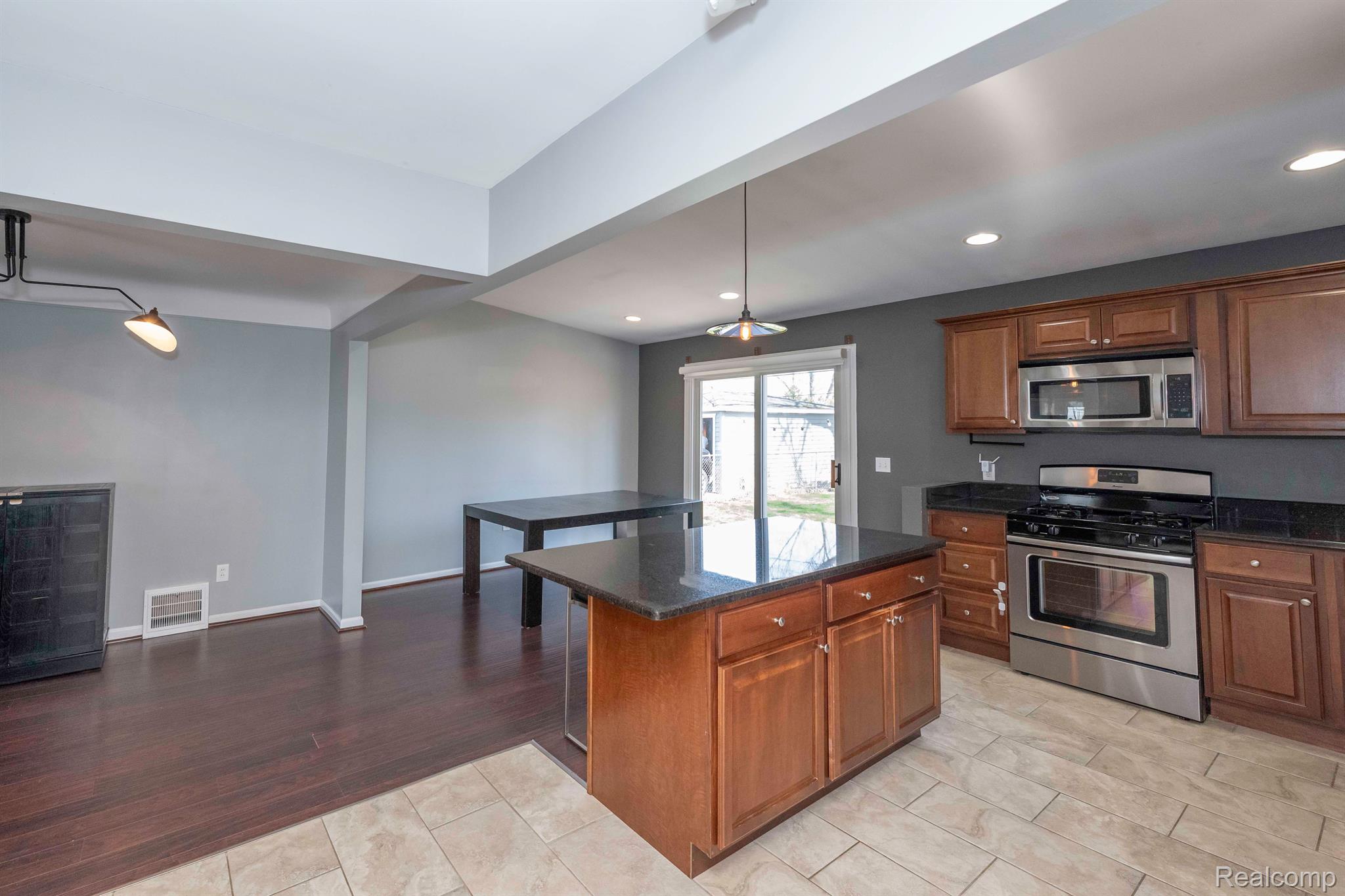 3012 GRIFFITH Avenue