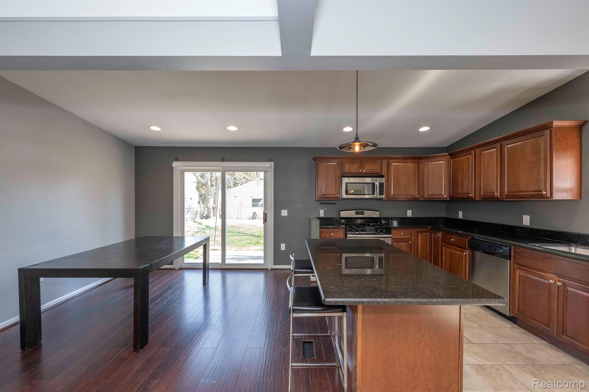 3012 GRIFFITH Avenue