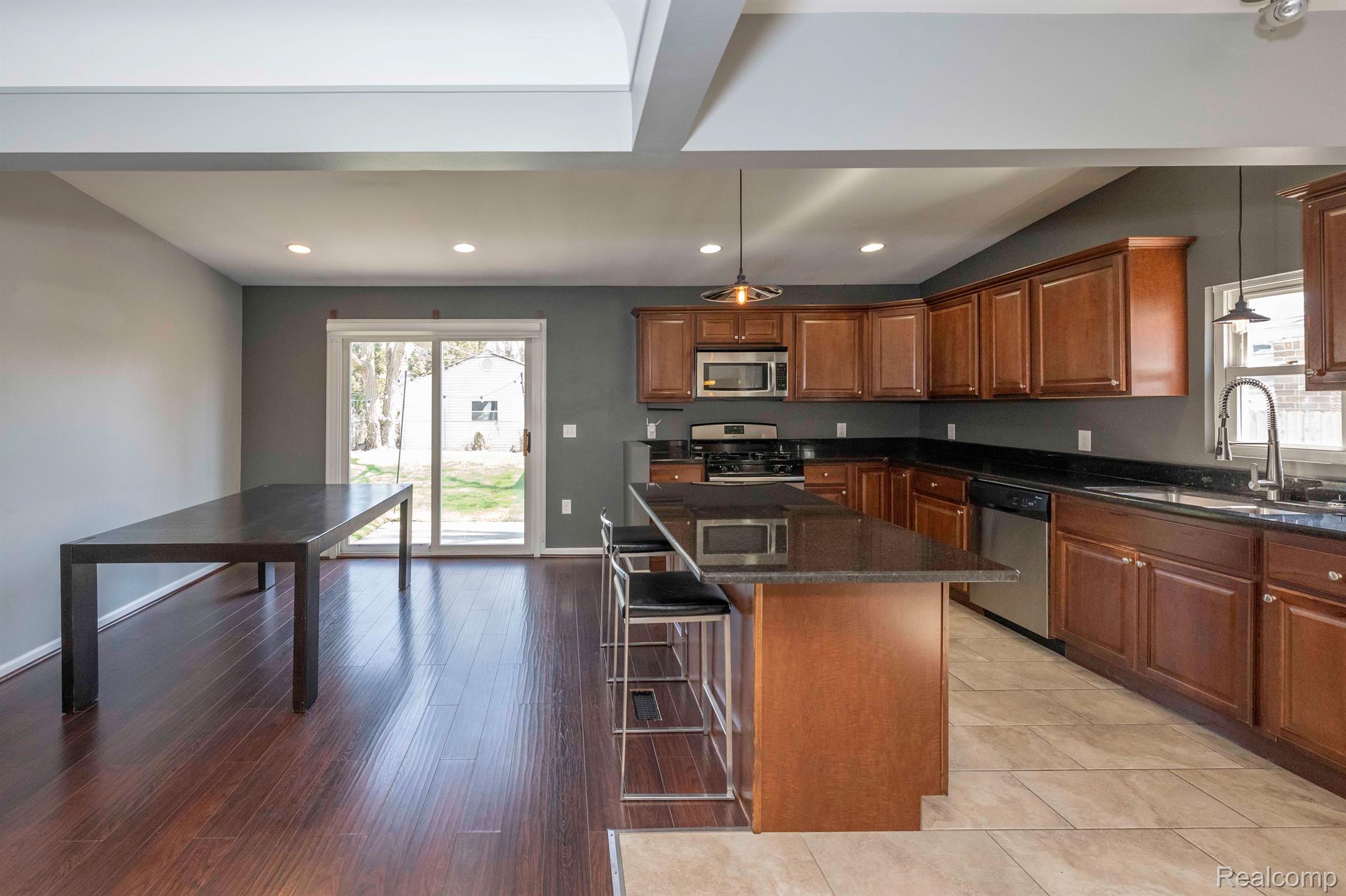 3012 GRIFFITH Avenue