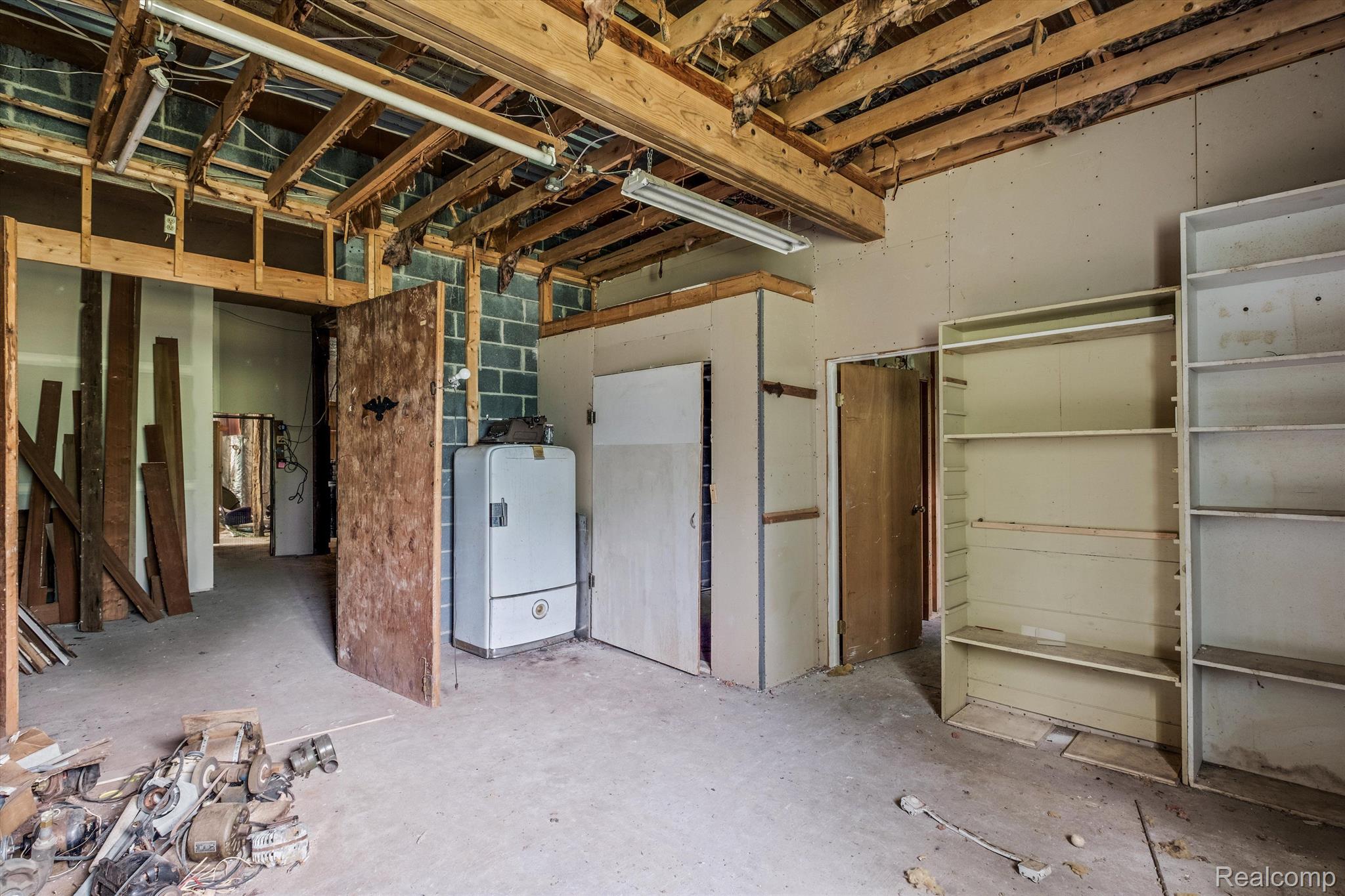 1765 E PREDMORE Road