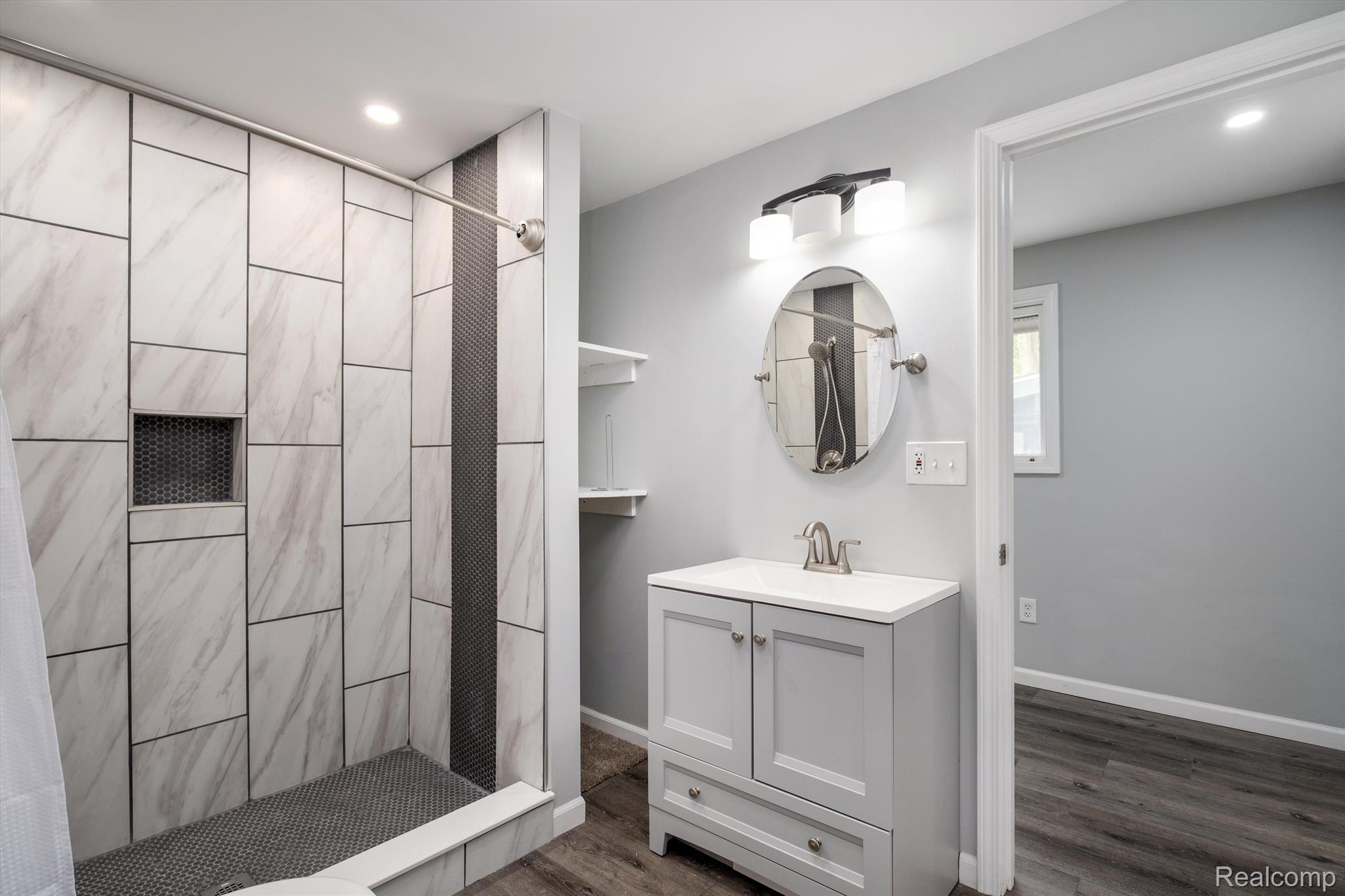 1765 E PREDMORE Road