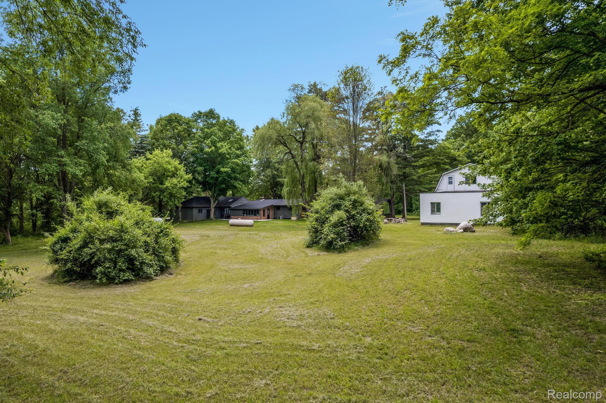 1765 E PREDMORE Road