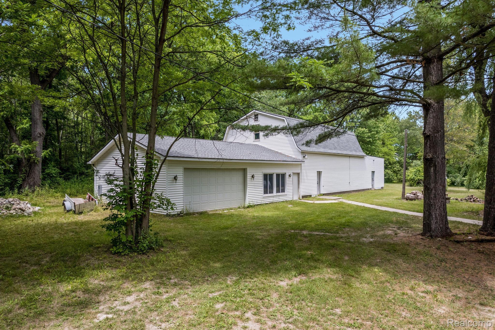 1765 E PREDMORE Road