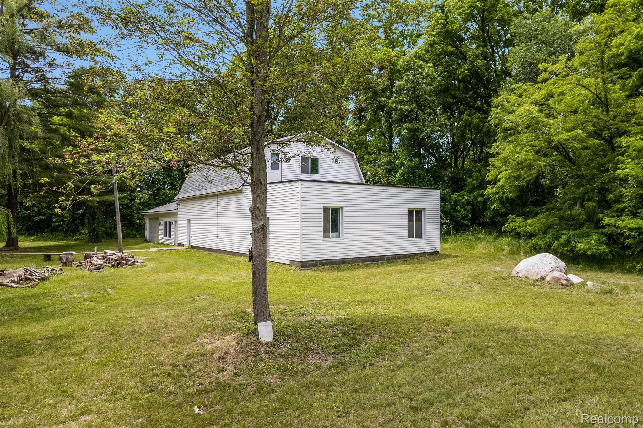 1765 E PREDMORE Road