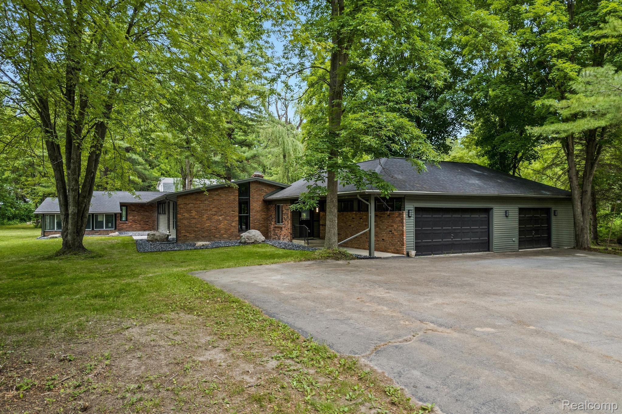 1765 E PREDMORE Road