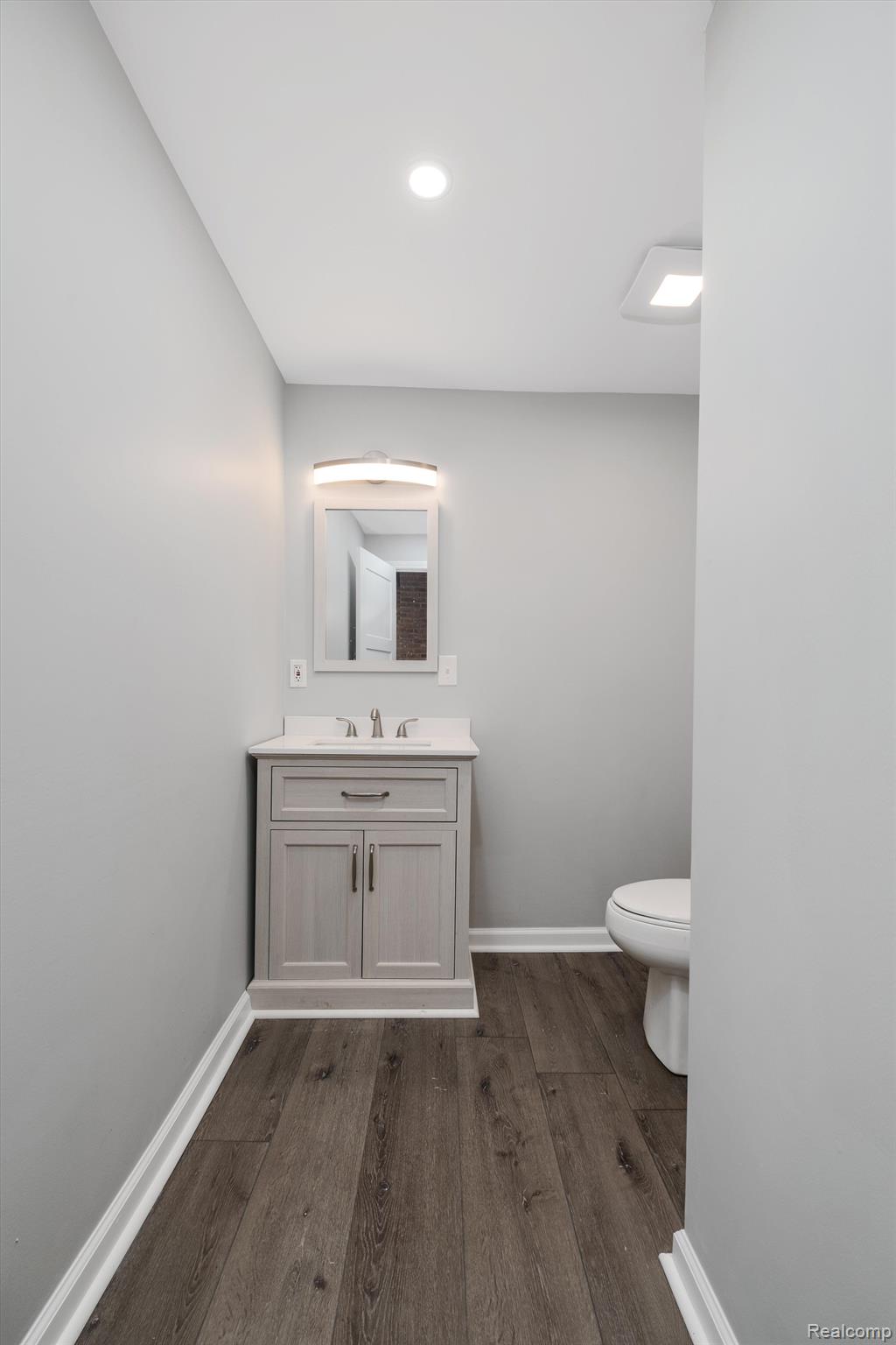 1765 E PREDMORE Road