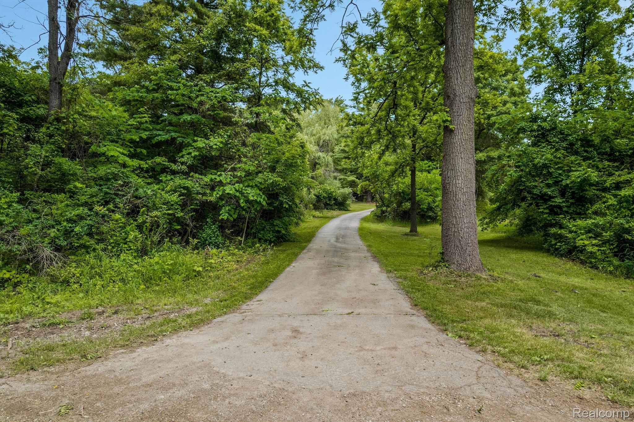 1765 E PREDMORE Road