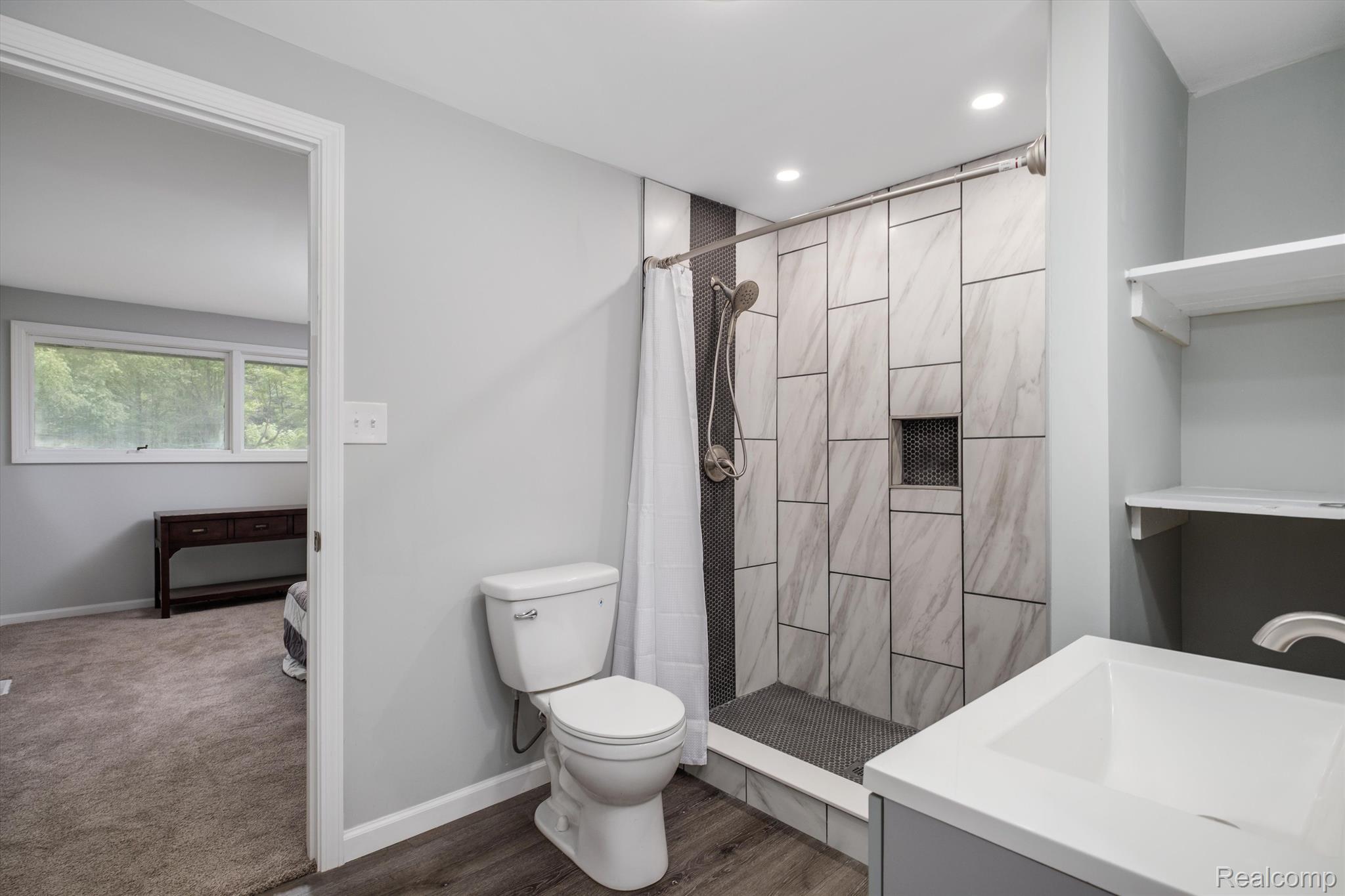 1765 E PREDMORE Road