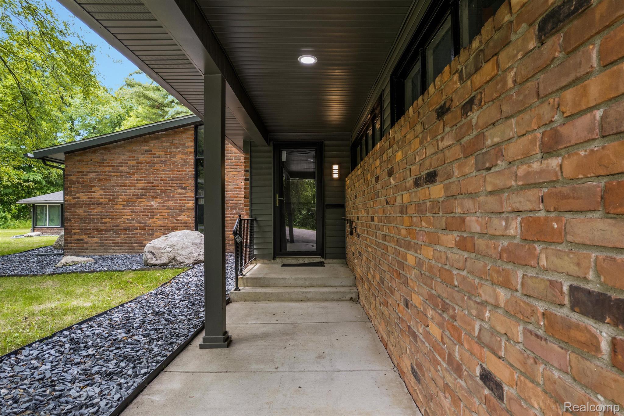 1765 E PREDMORE Road