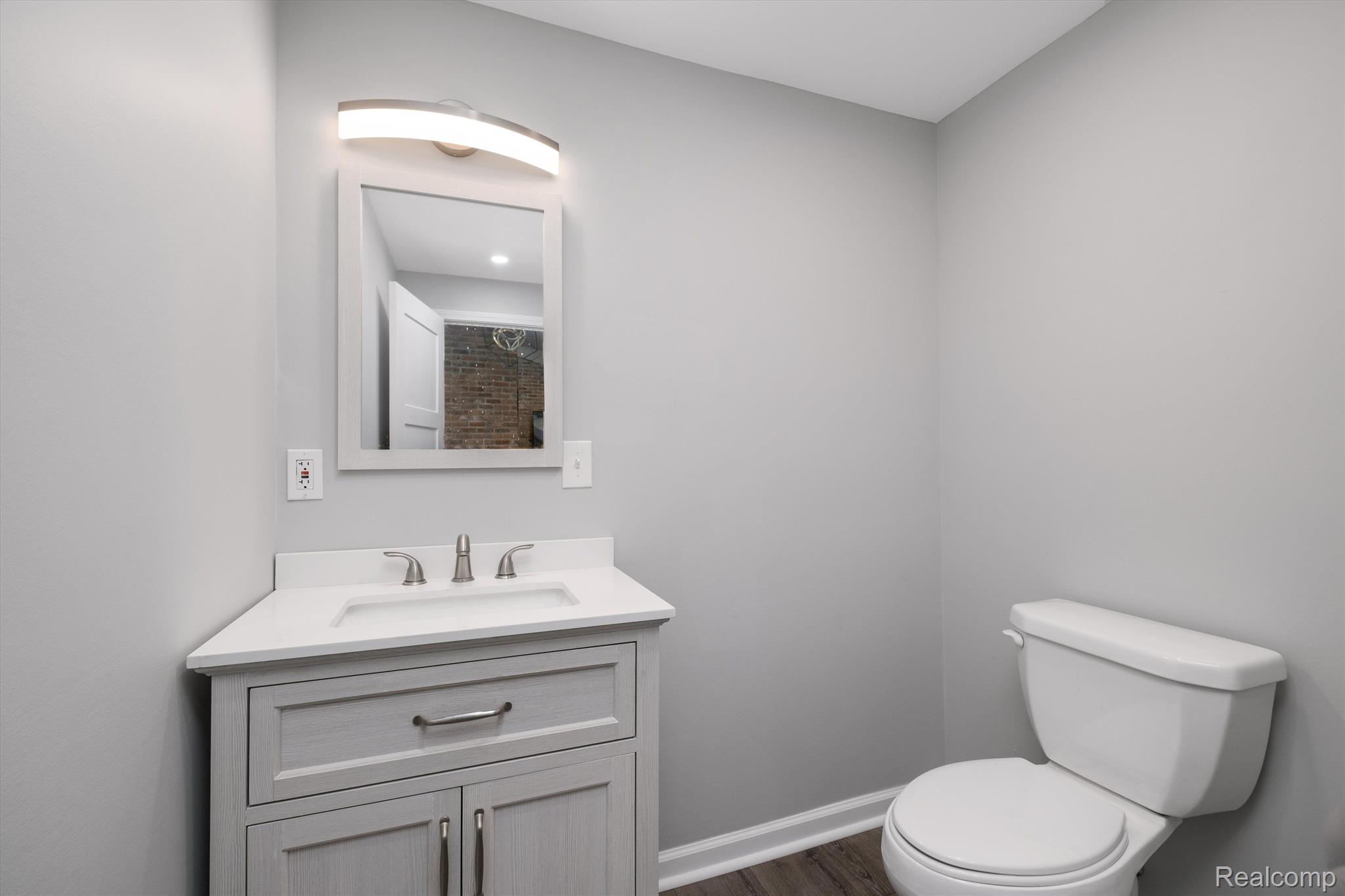 1765 E PREDMORE Road