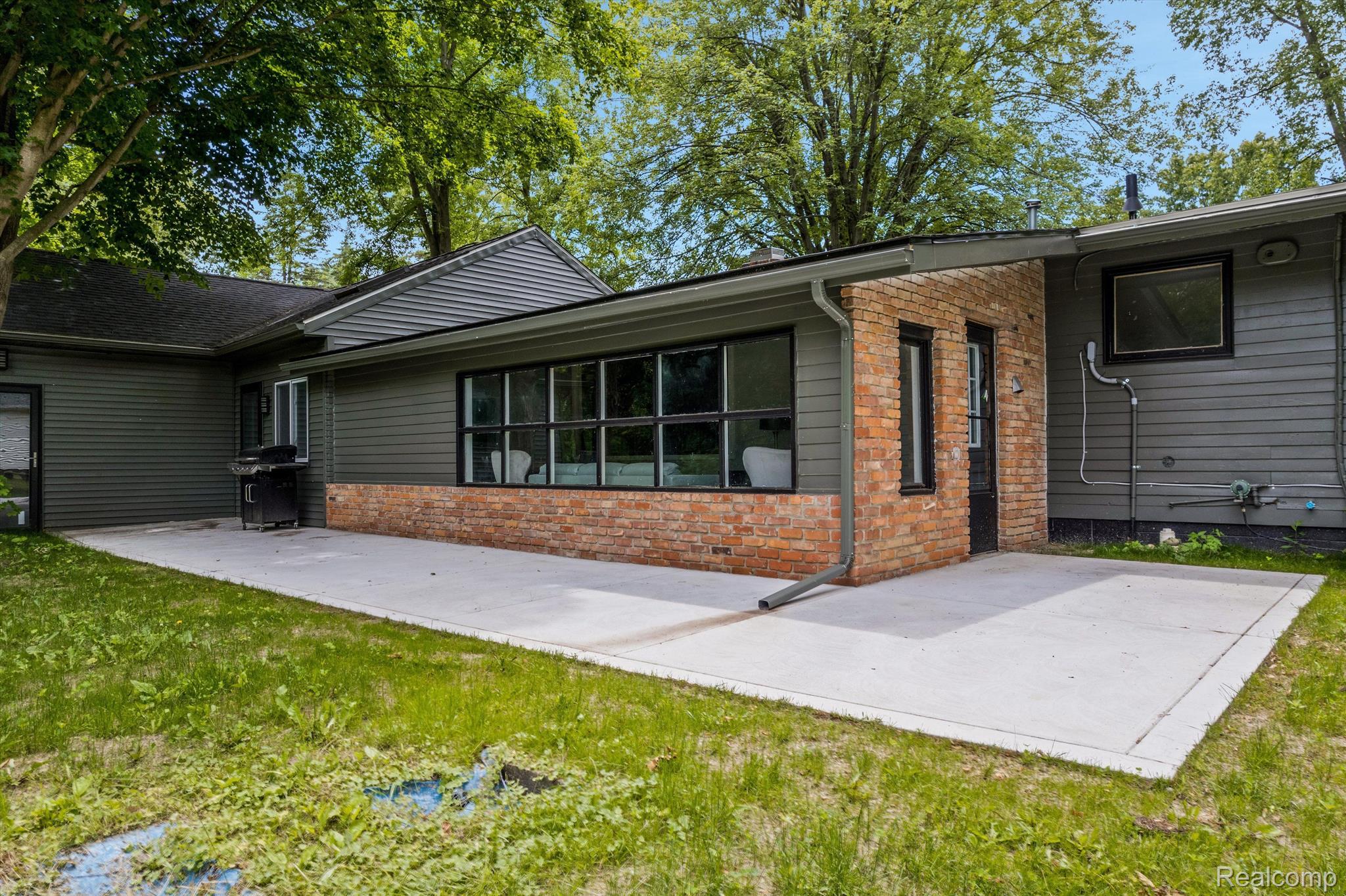 1765 E PREDMORE Road