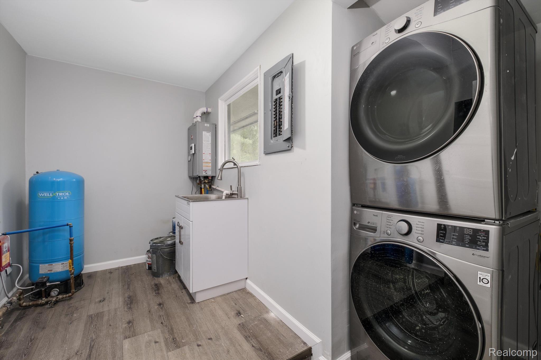 1765 E PREDMORE Road