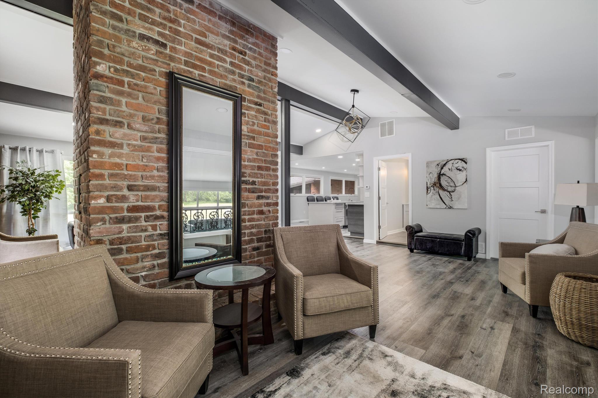 1765 E PREDMORE Road