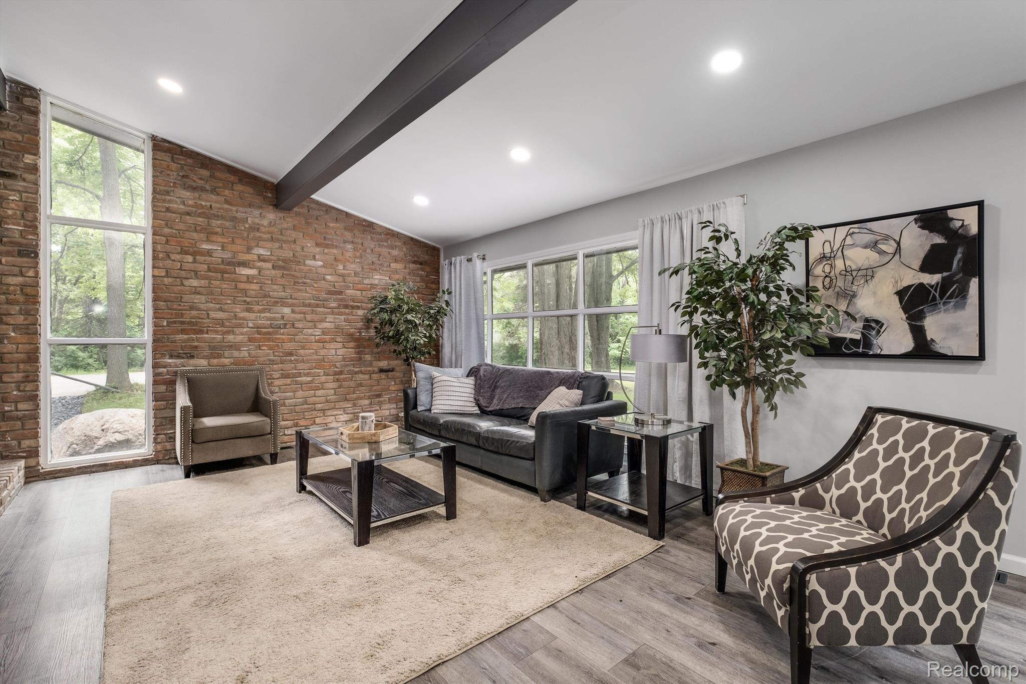 1765 E PREDMORE Road