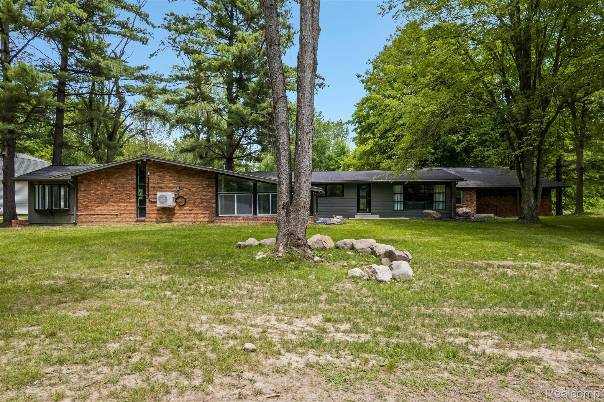 1765 E PREDMORE Road