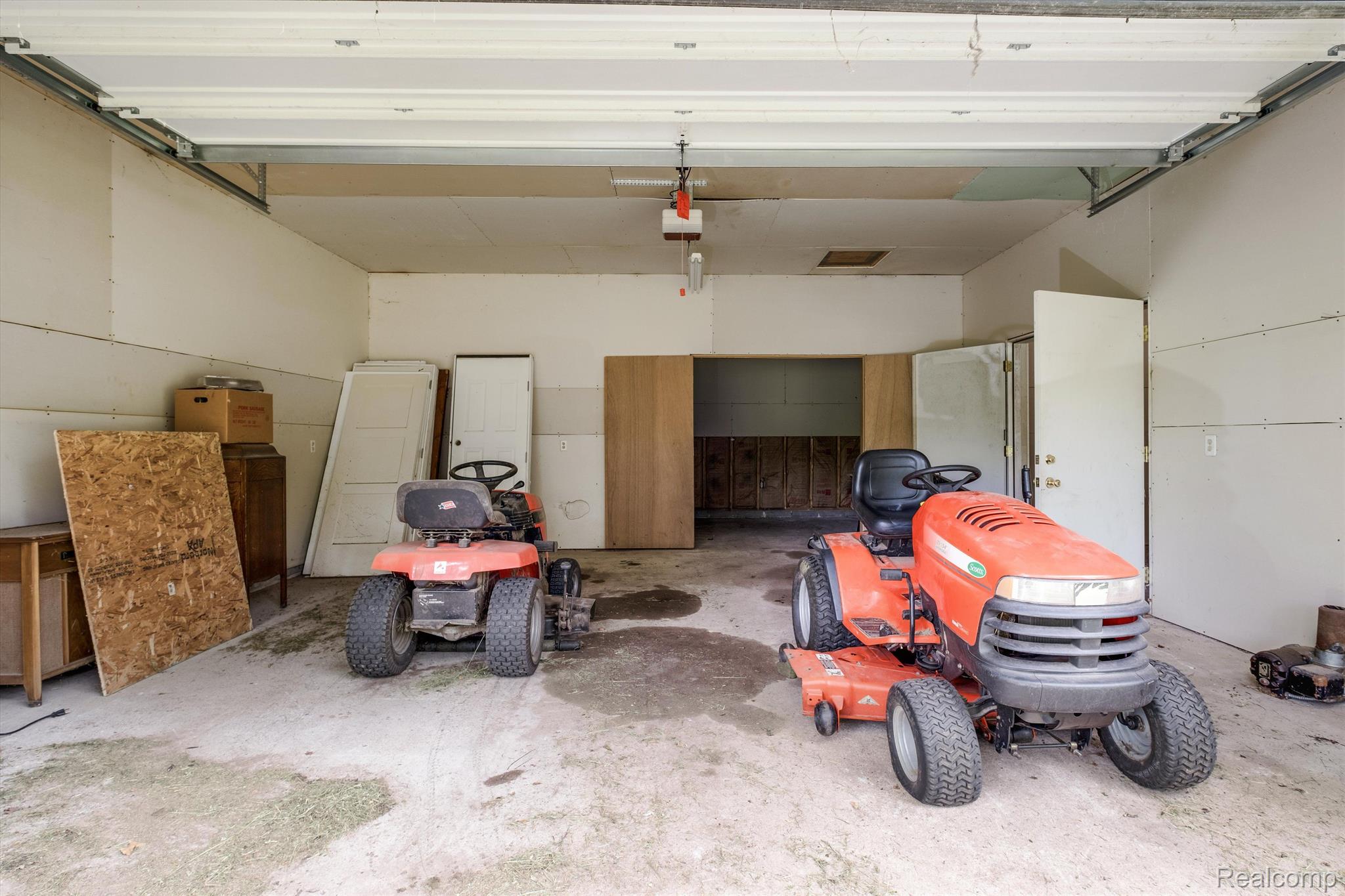 1765 E PREDMORE Road