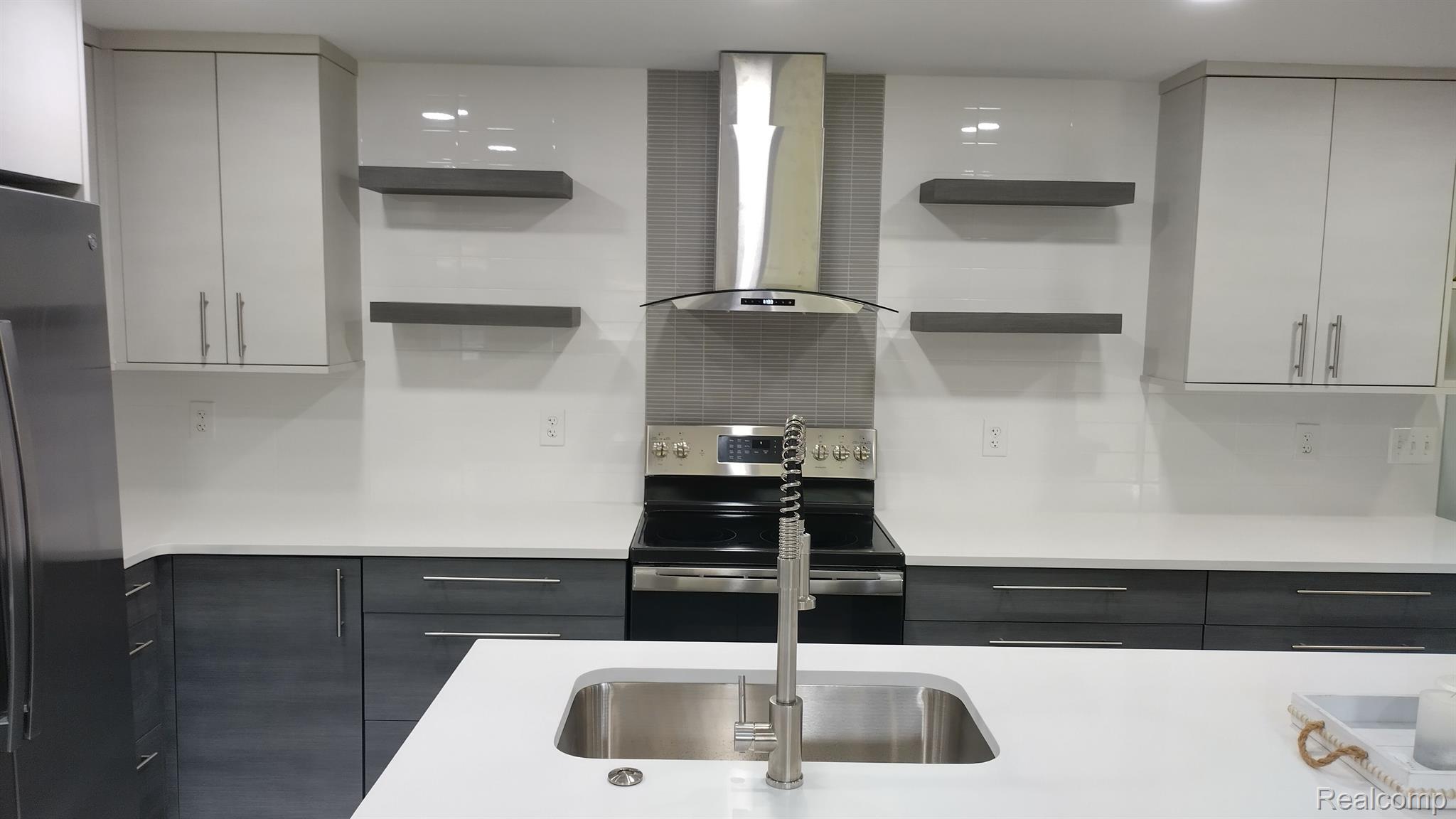 1765 E PREDMORE Road