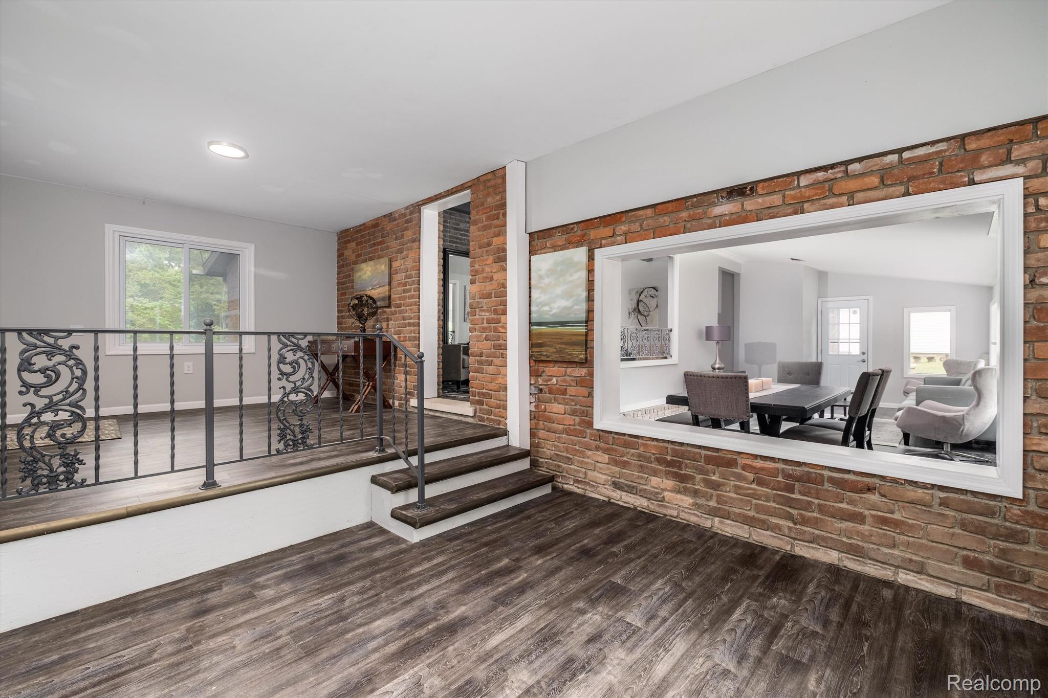 1765 E PREDMORE Road