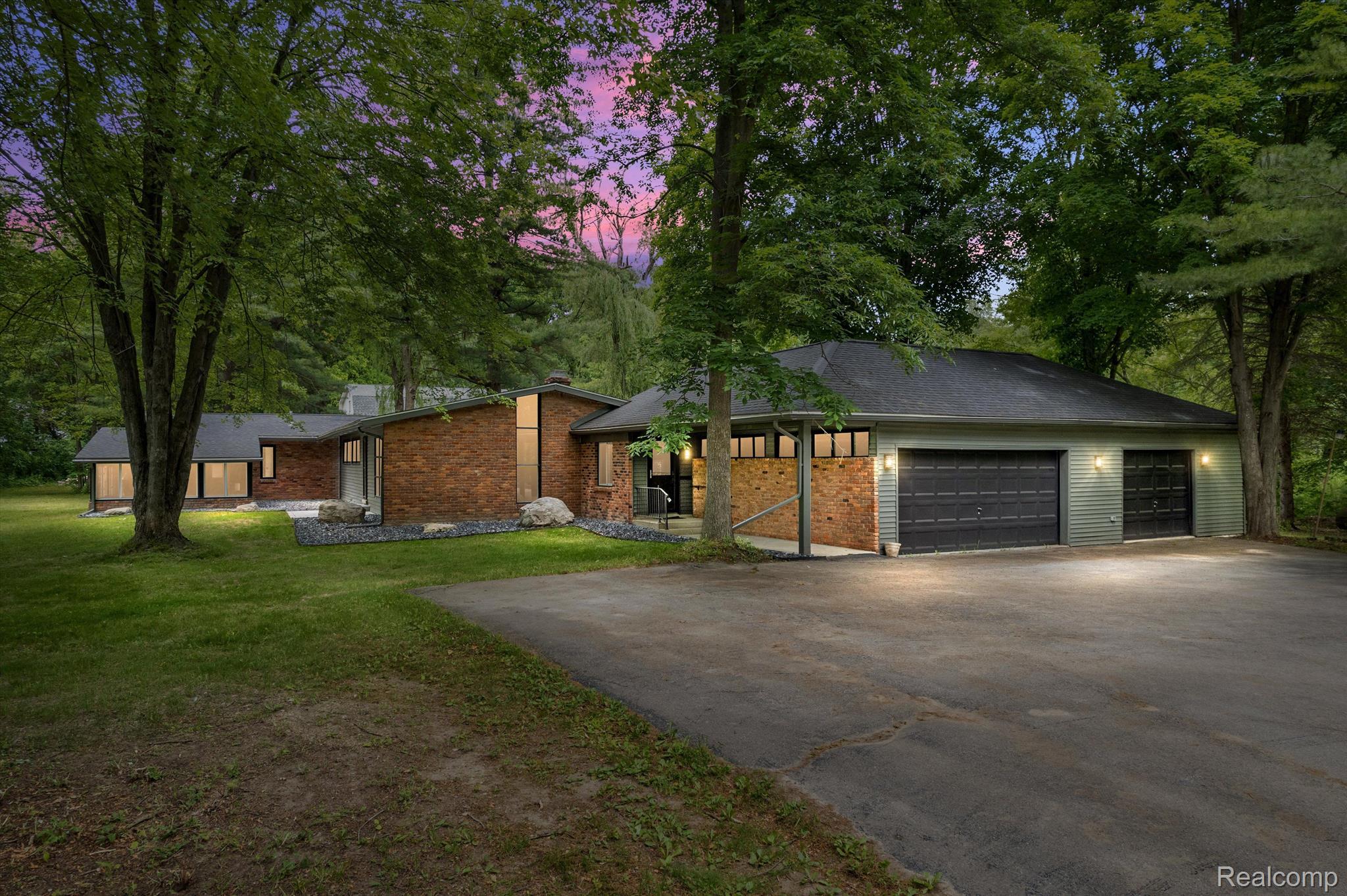 1765 E PREDMORE Road