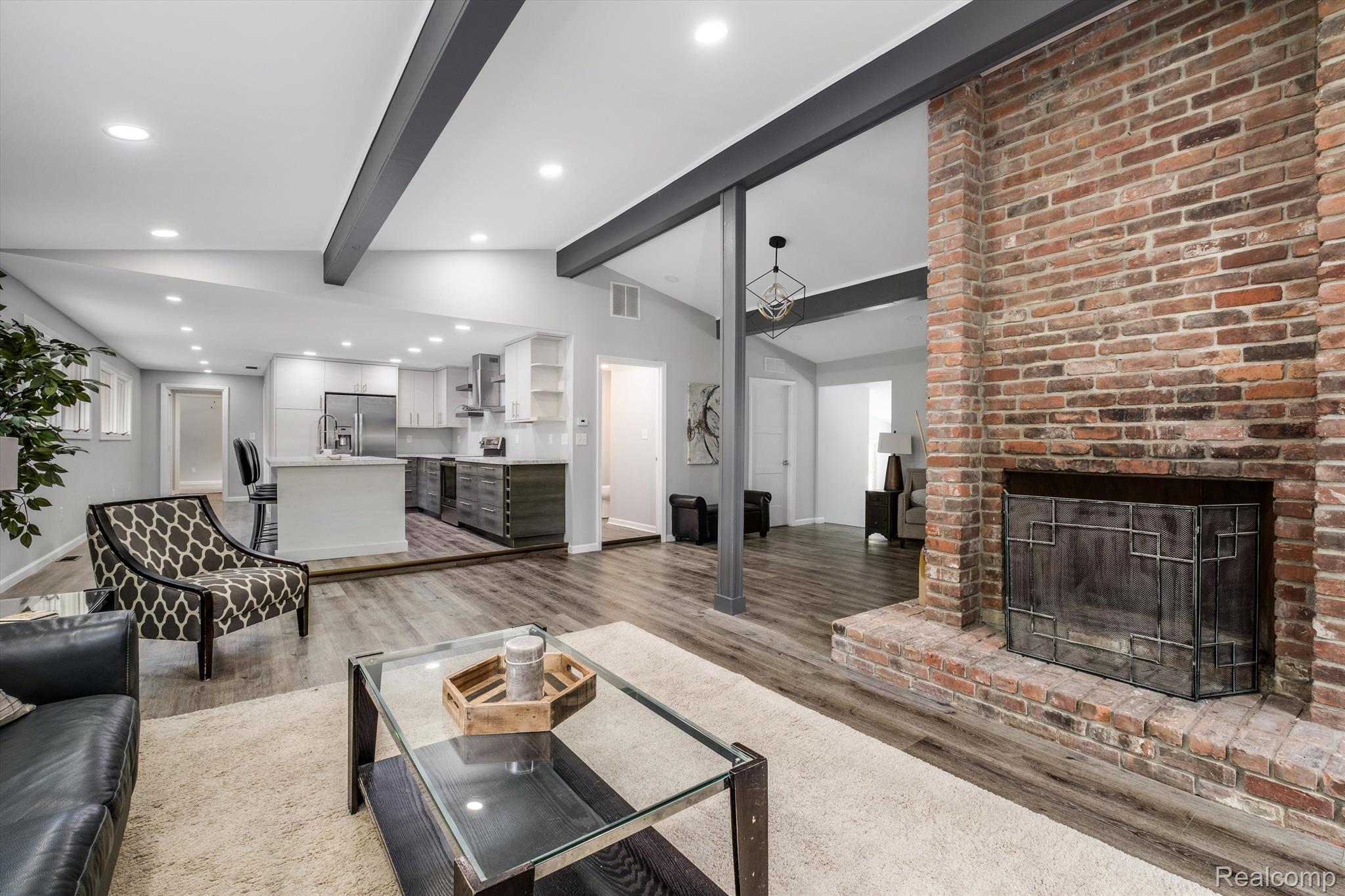 1765 E PREDMORE Road