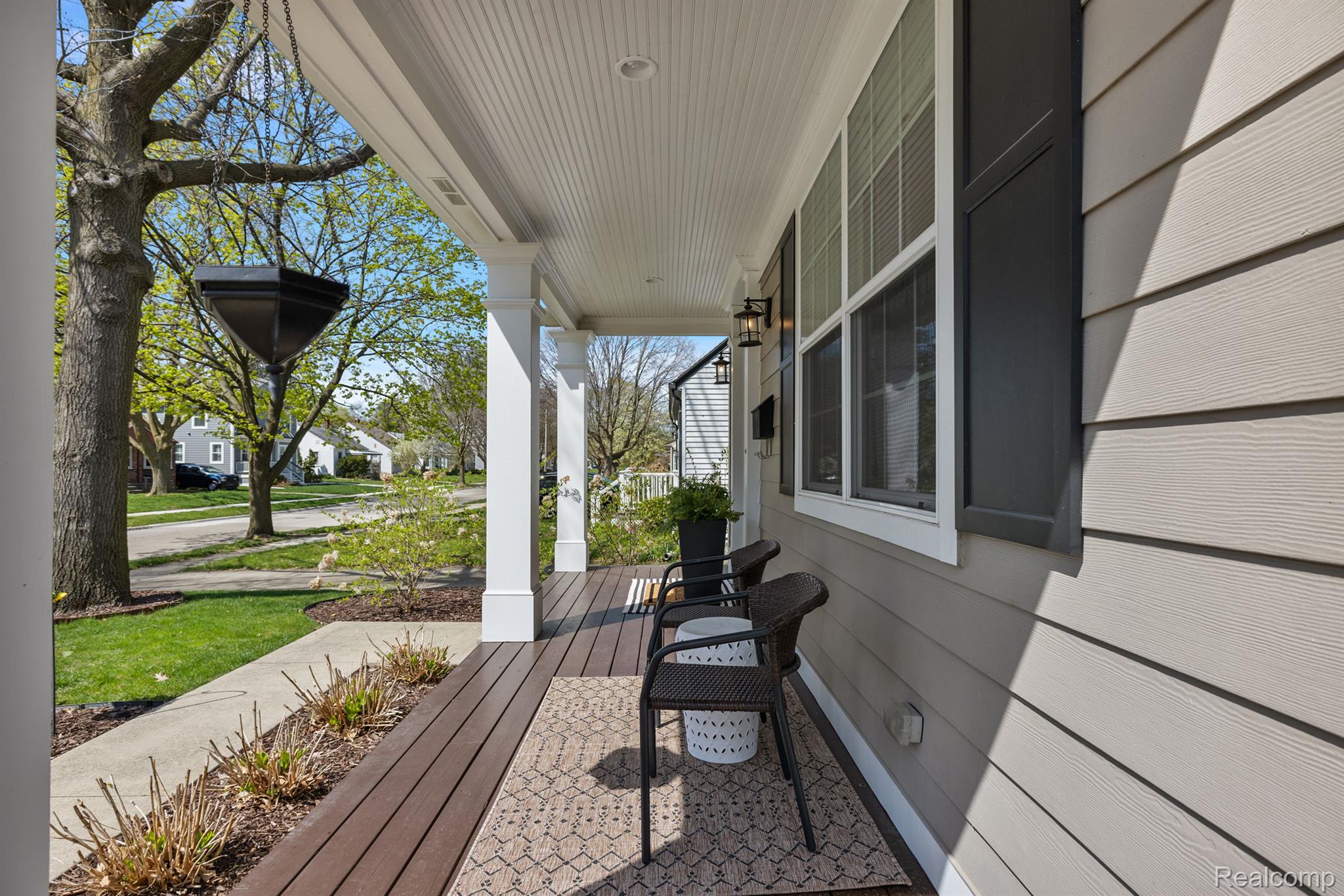 406 N ALTADENA Avenue